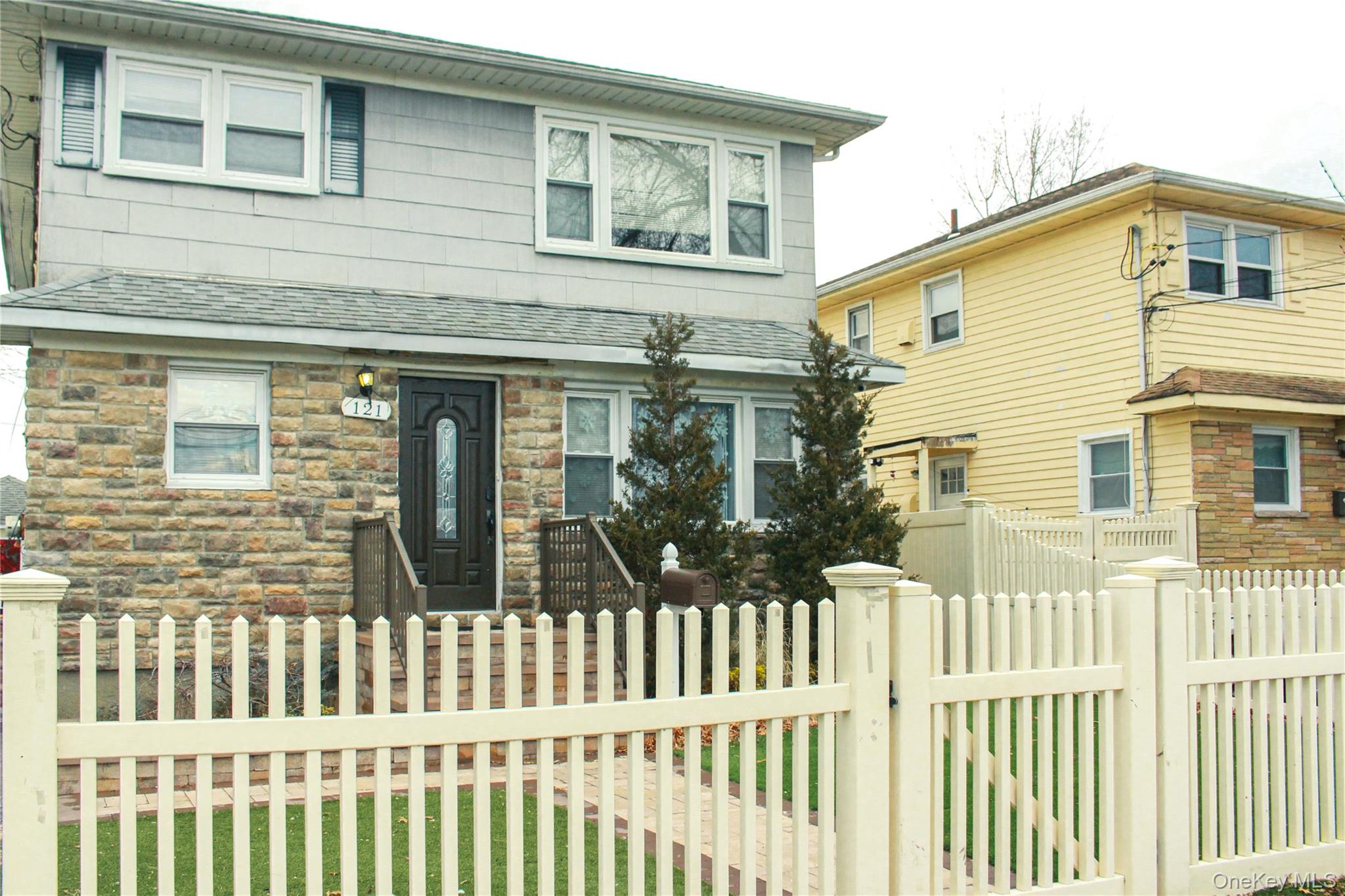 121 Nassau Boulevard, West Hempstead, NY 11552