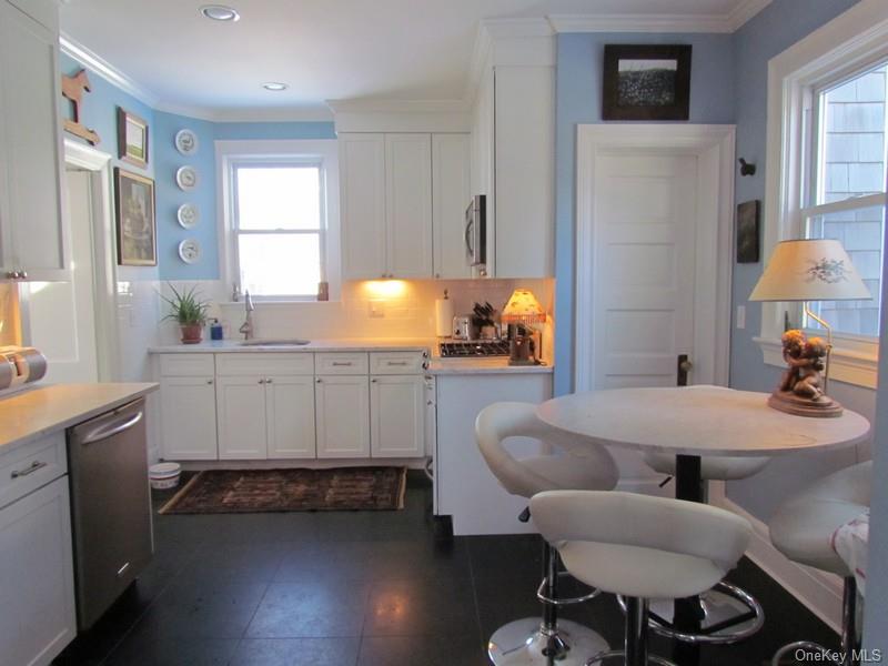 29 Ash Street, Locust Valley, NY 11560