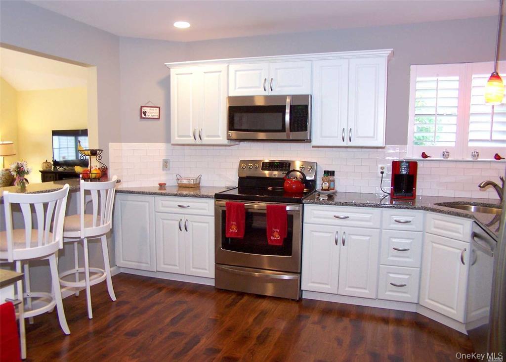 38 Huntingdale Way, Middle Island, NY 11953