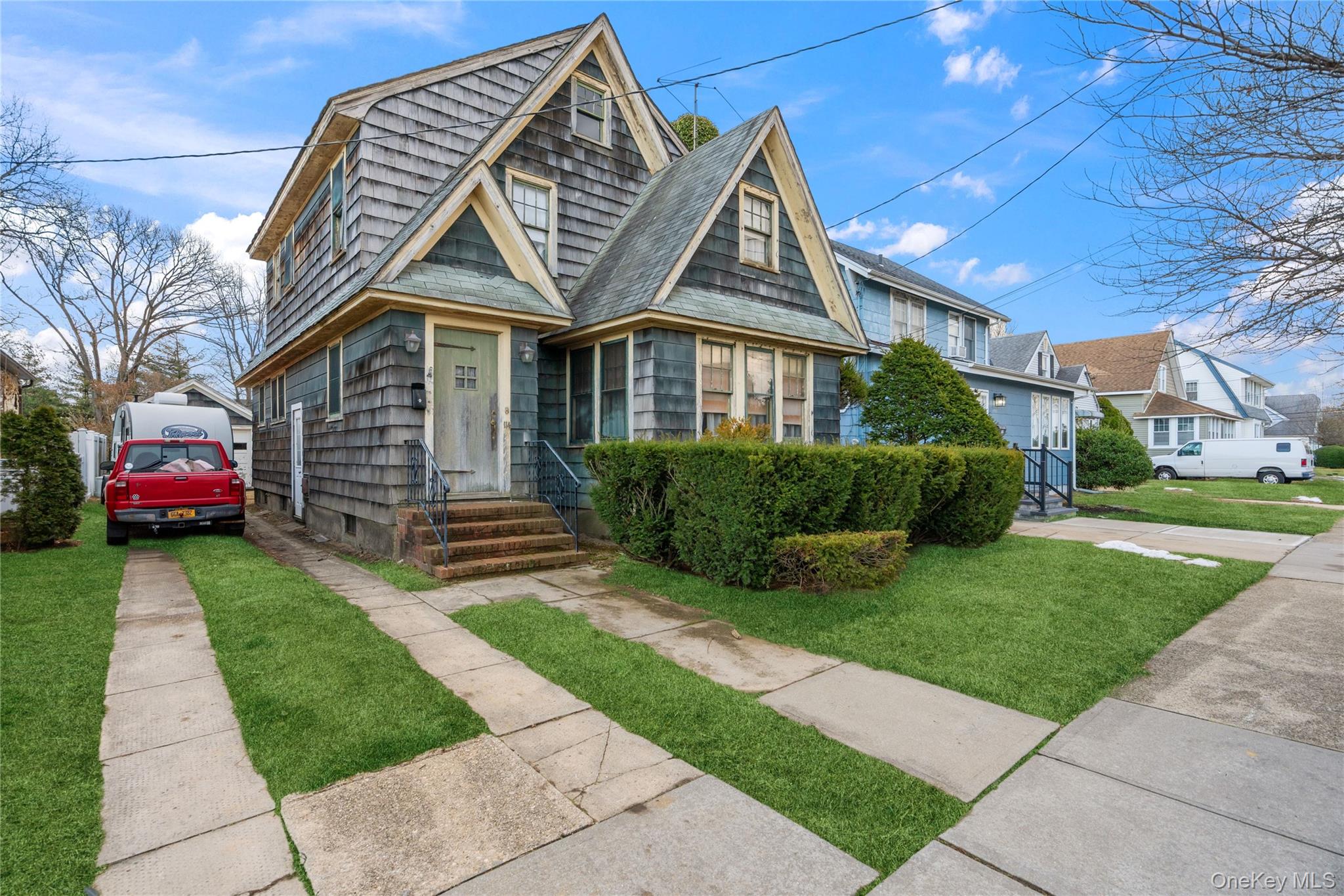 114 Buckingham Place, Lynbrook, NY 11563