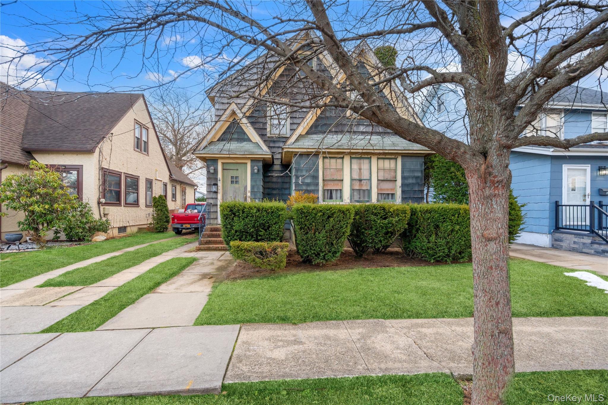 114 Buckingham Place, Lynbrook, NY 11563