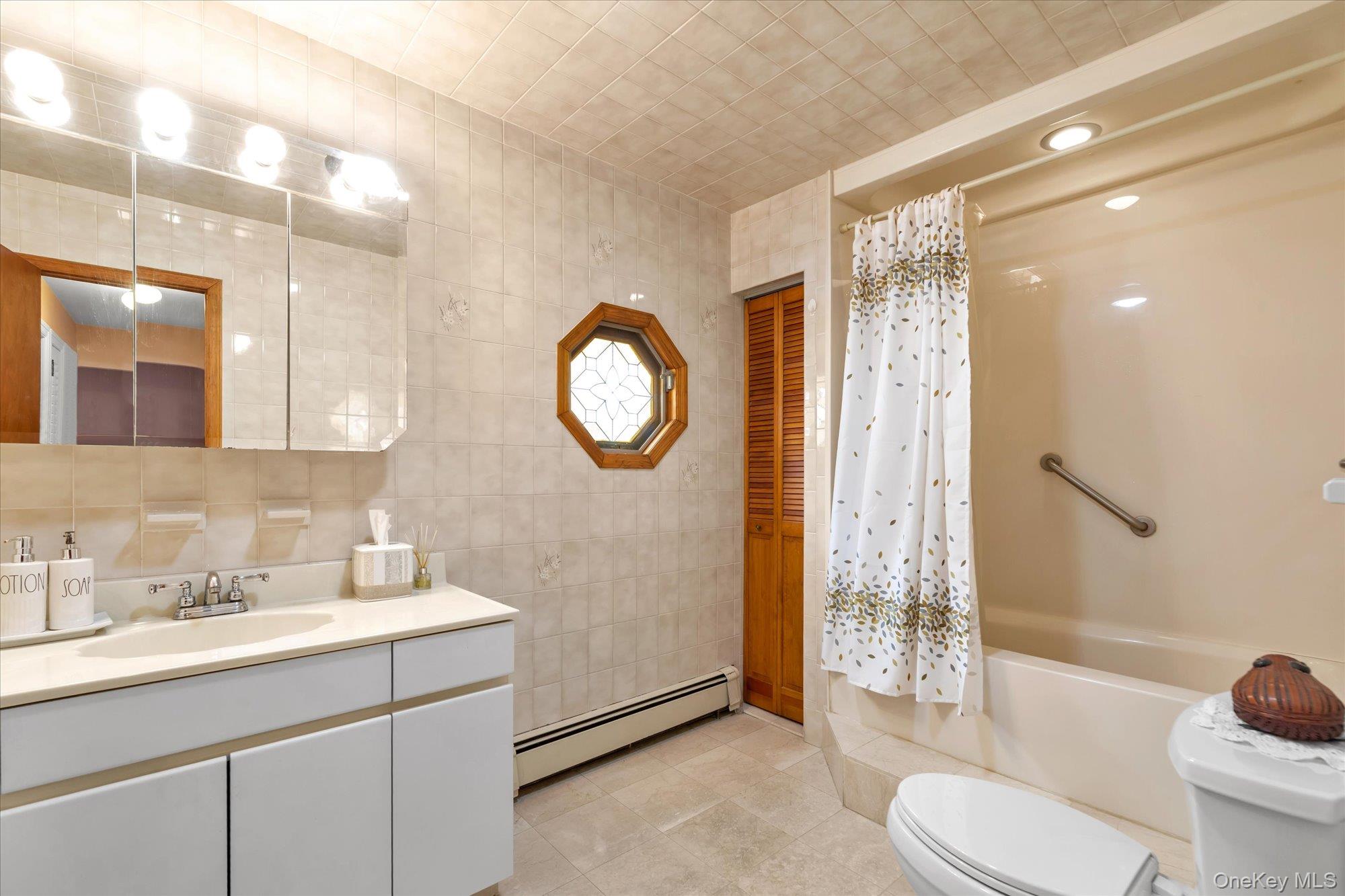 89 Foster Avenue, Valley Stream, NY 11580