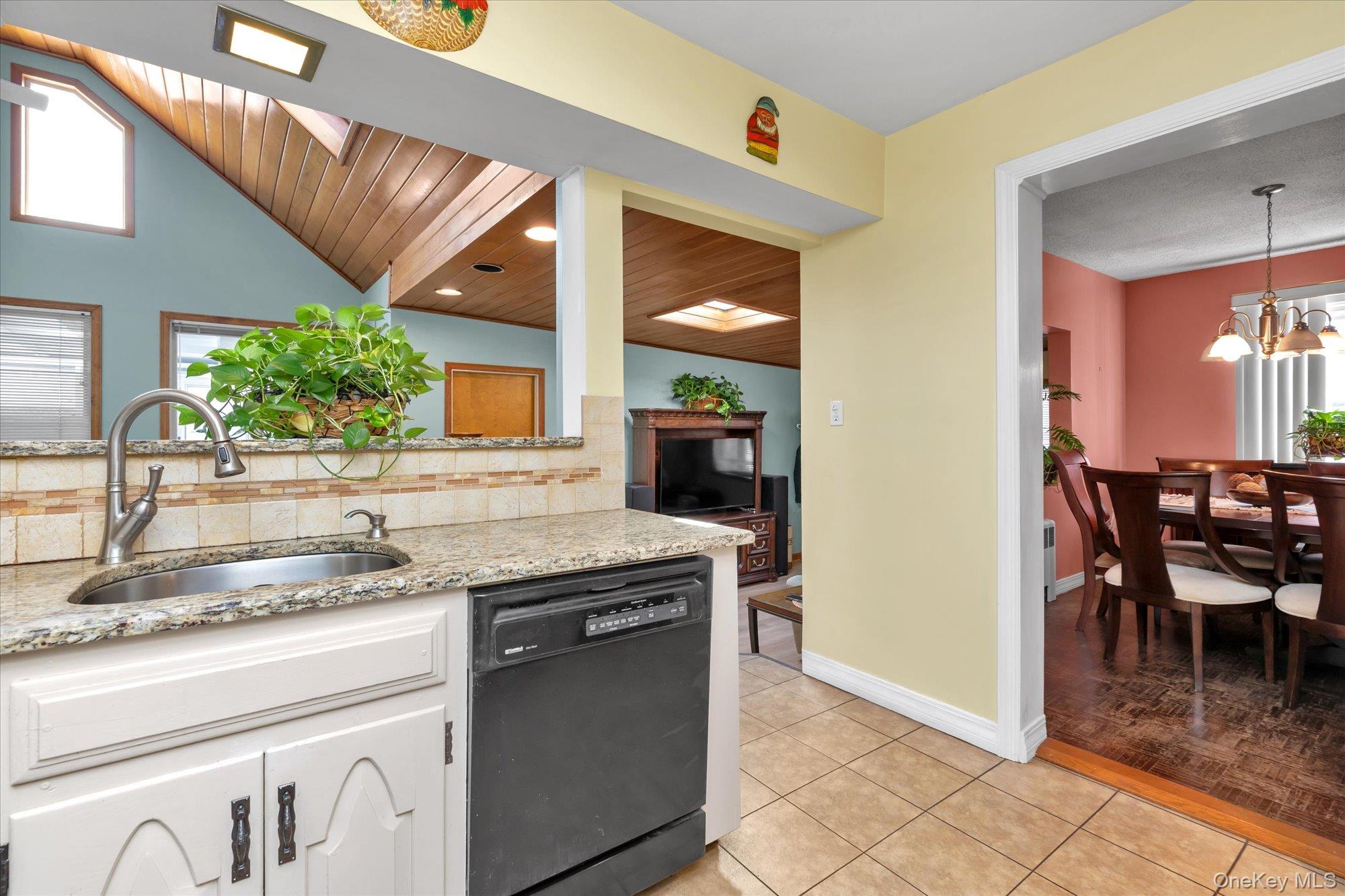 89 Foster Avenue, Valley Stream, NY 11580