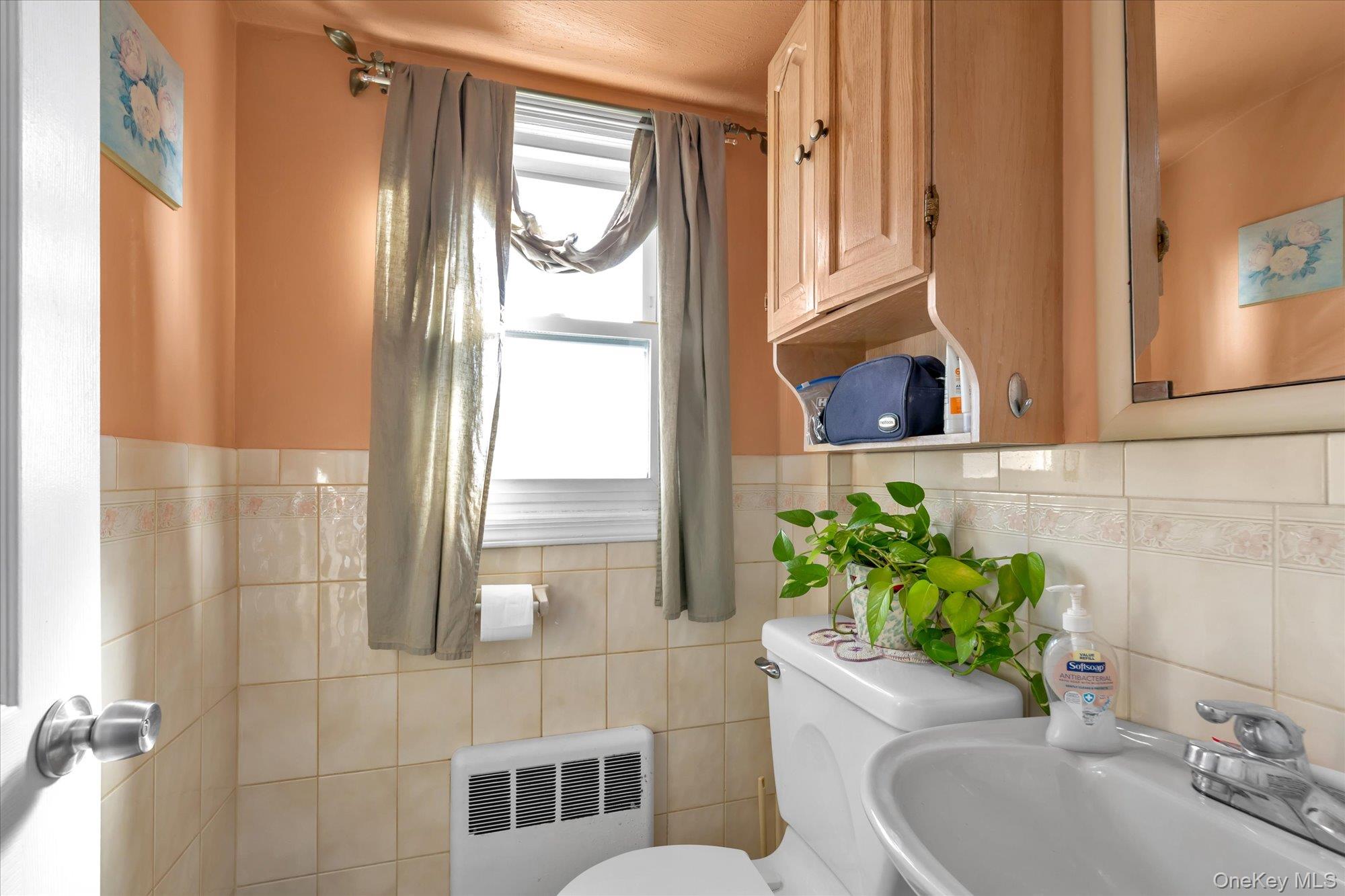 89 Foster Avenue, Valley Stream, NY 11580