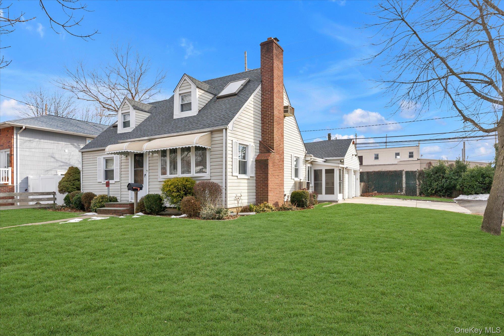 89 Foster Avenue, Valley Stream, NY 11580