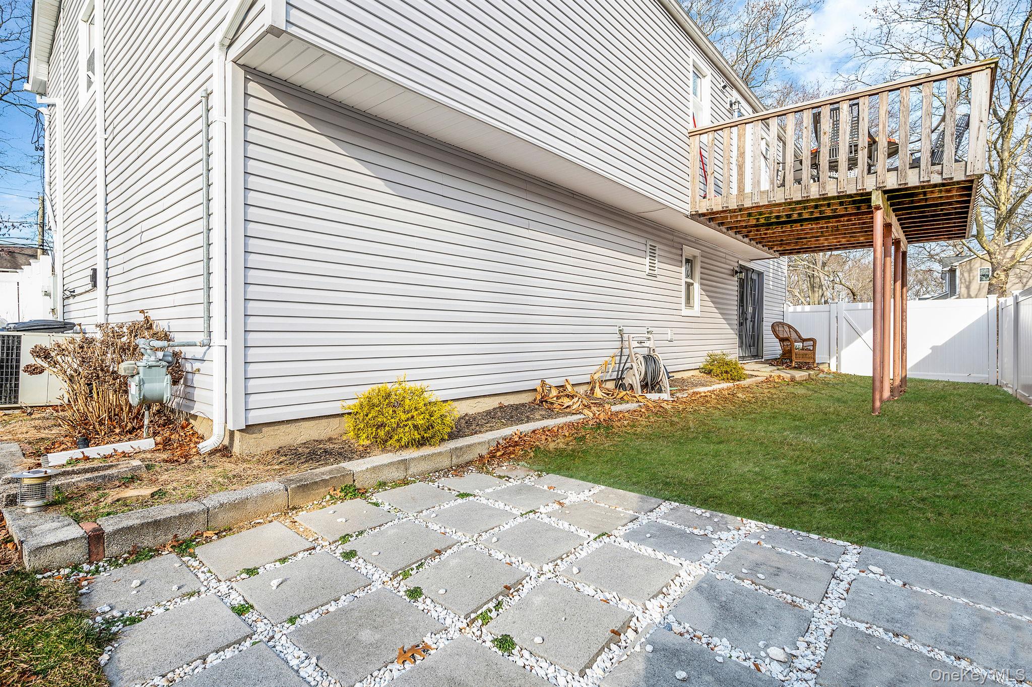 111 S Plaisted Avenue, Hauppauge, NY 11788