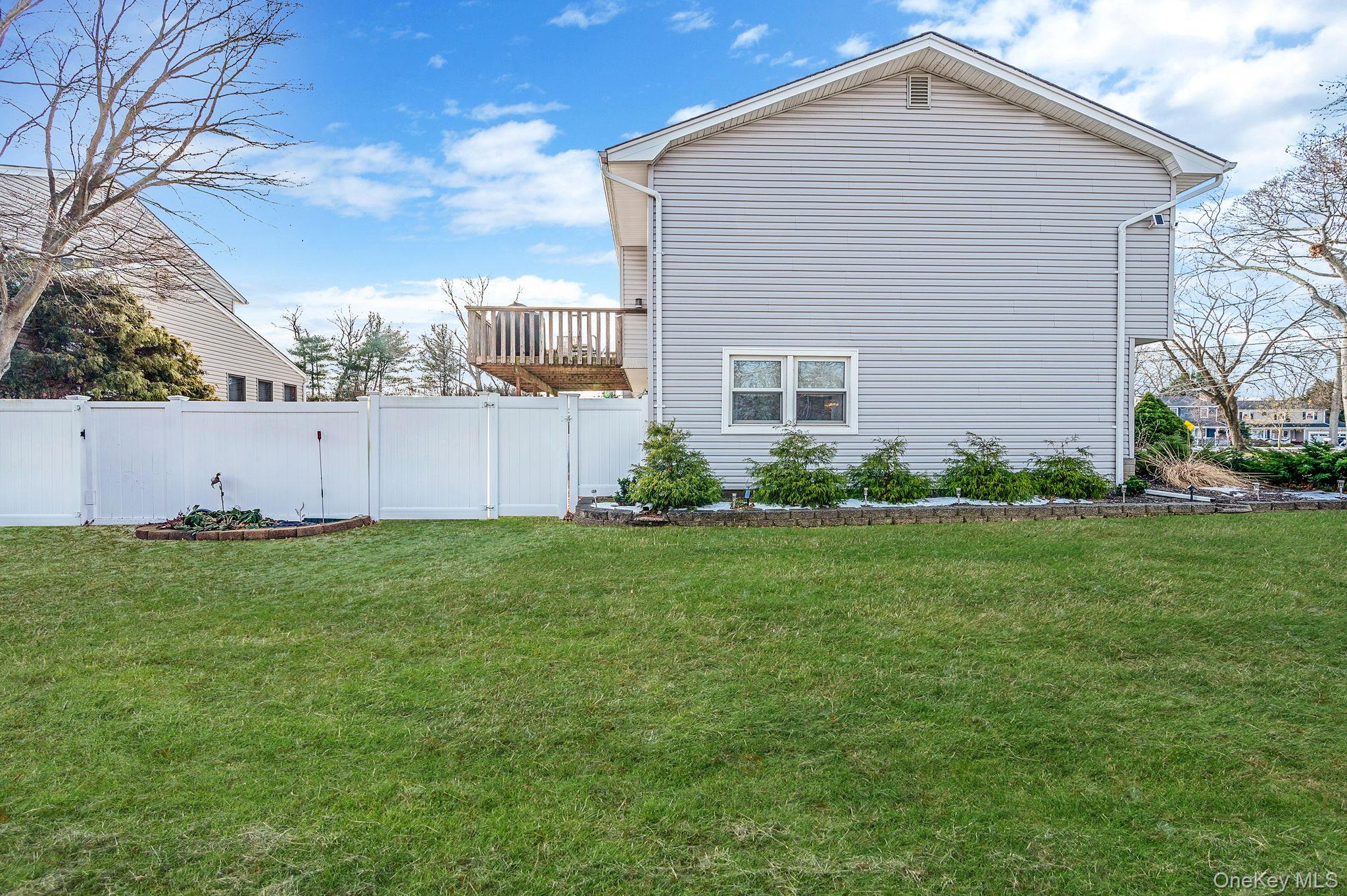 111 S Plaisted Avenue, Hauppauge, NY 11788