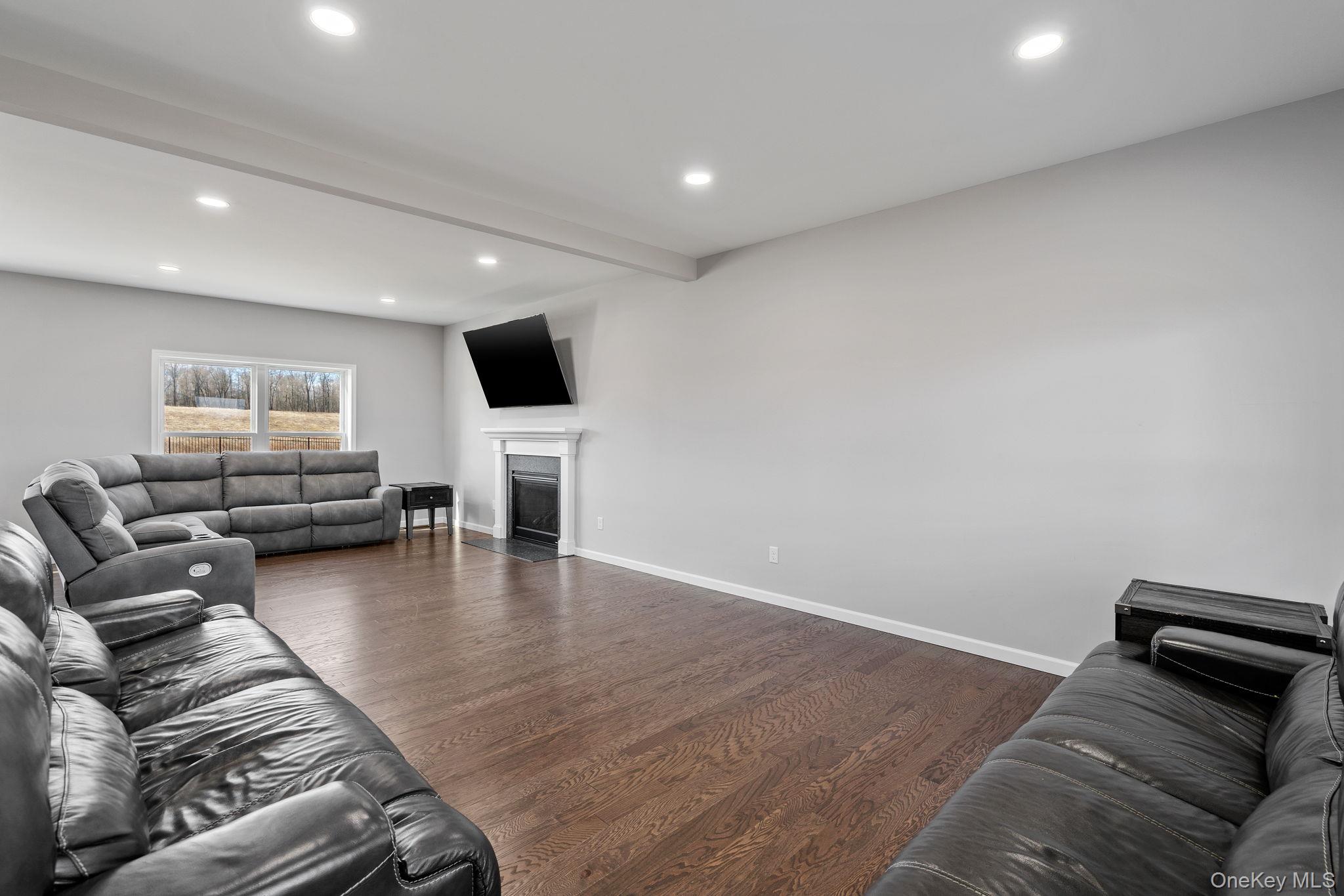 10 Harrier Ridge Drive, Wallkill, NY 12589