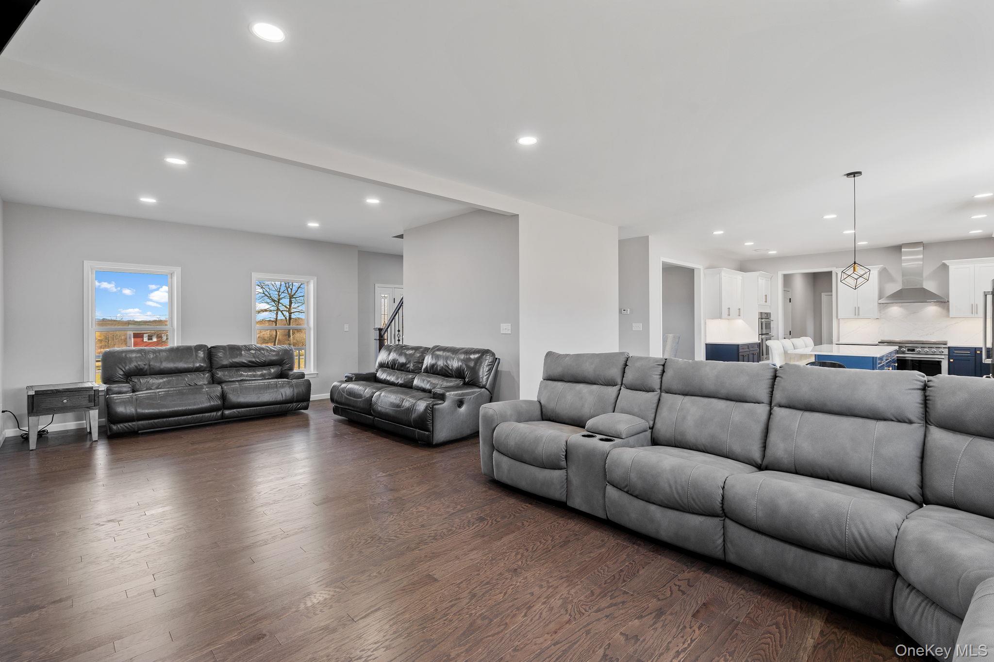 10 Harrier Ridge Drive, Wallkill, NY 12589