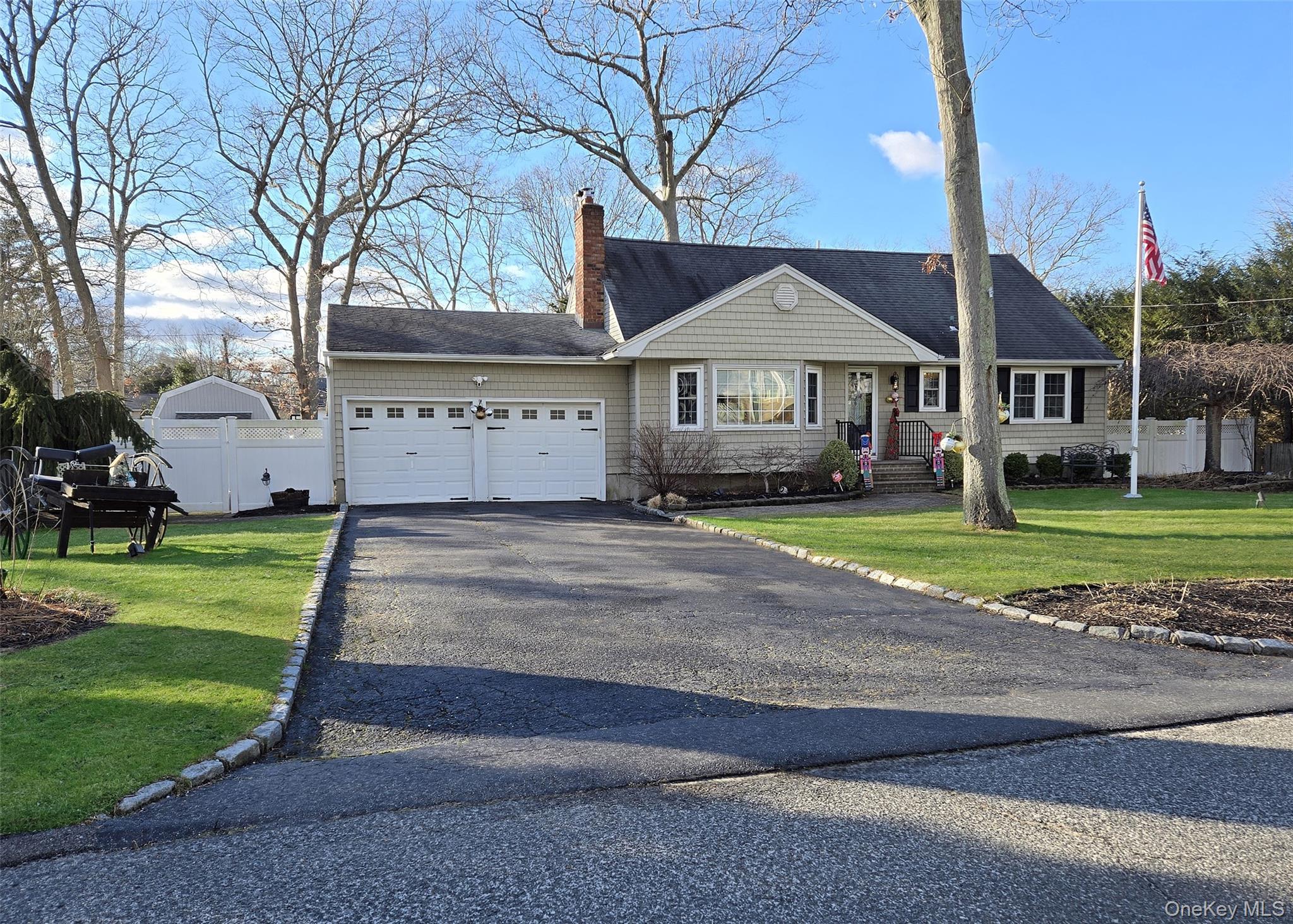 94 Clarendon Road, Ronkonkoma, NY 11779