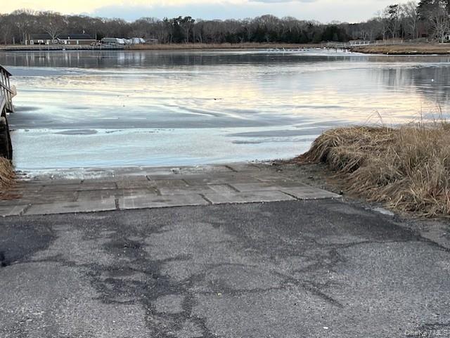 84 Point Road, Flanders, NY 11901