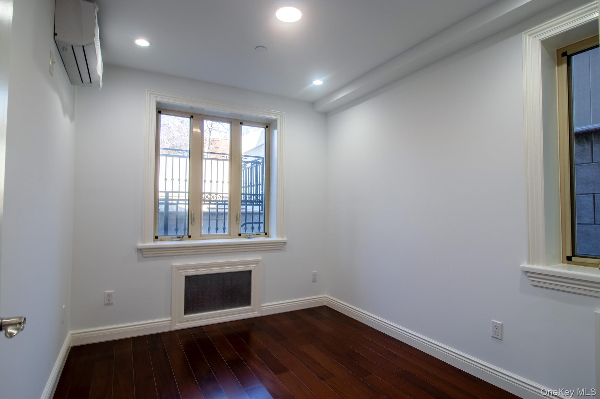 924 129th Street, College Point, NY 11356