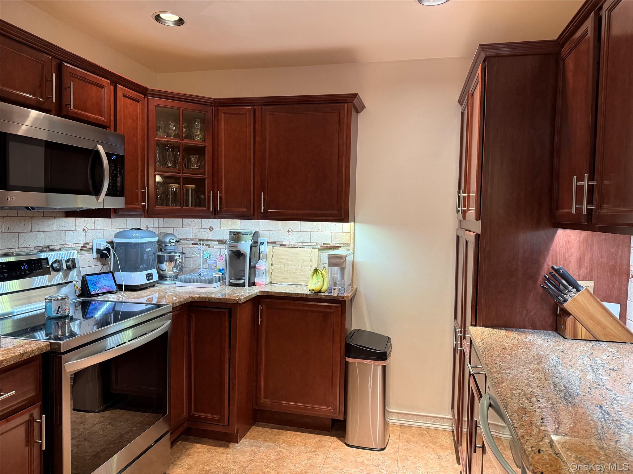 189 Haddon Hollow Court, Middle Island, NY 11953