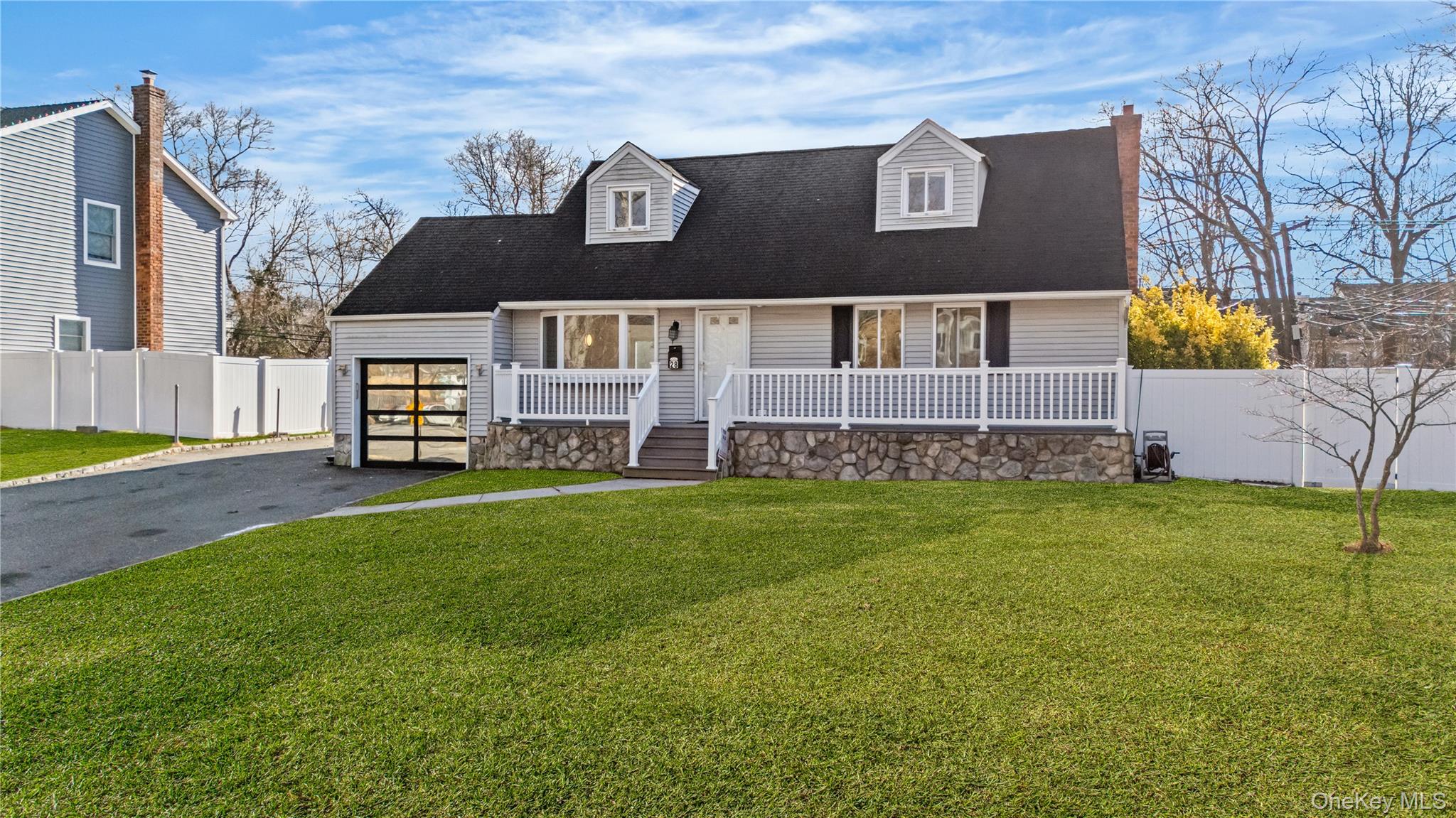 28 Ellen Place, Kings Park, NY 11754