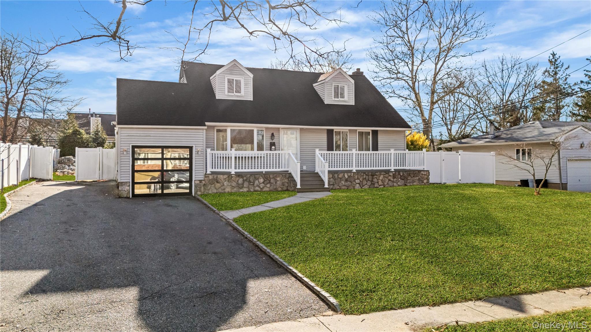 28 Ellen Place, Kings Park, NY 11754