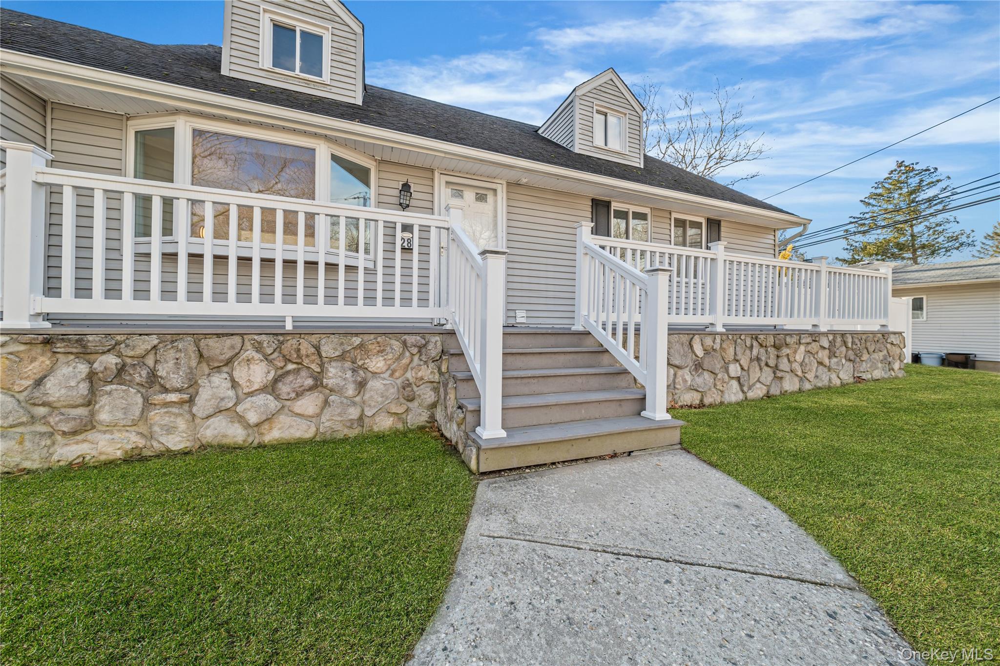 28 Ellen Place, Kings Park, NY 11754