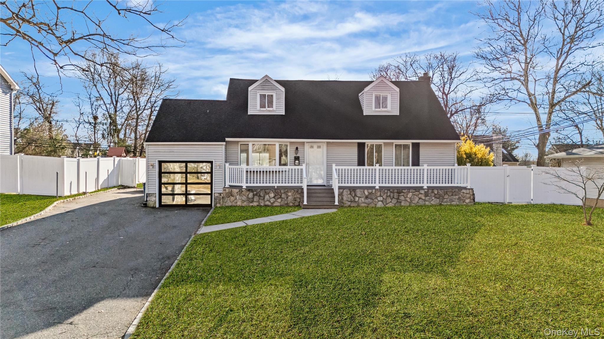 28 Ellen Place, Kings Park, NY 11754