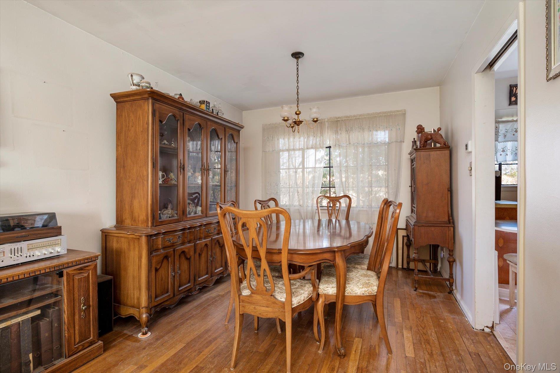 285 Southwood Circle, Syosset, NY 11791