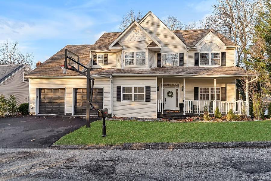 33 E Potter Lane NE, Halesite, NY 11743