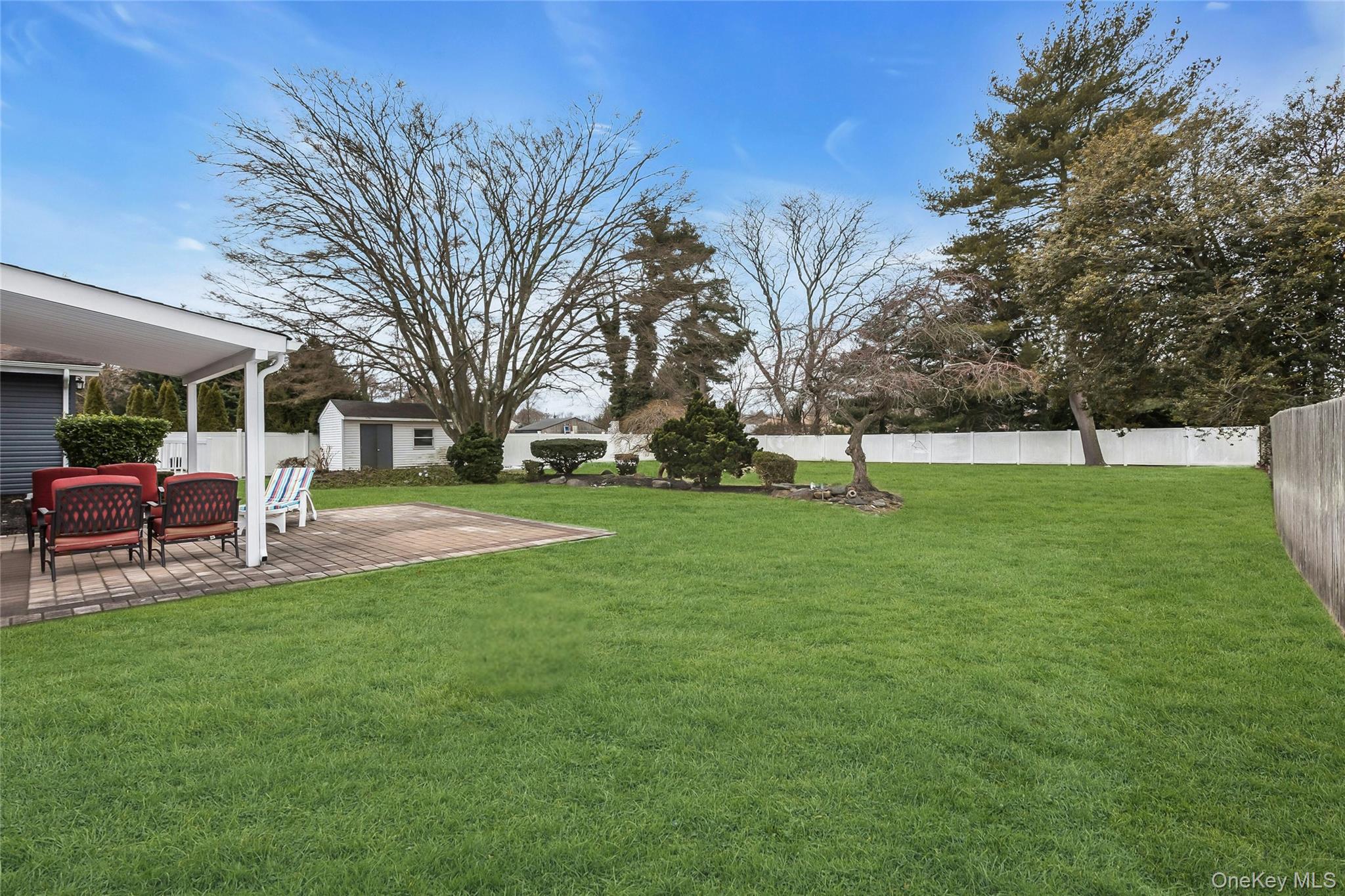 360 Locust Avenue, Oakdale, NY 11769