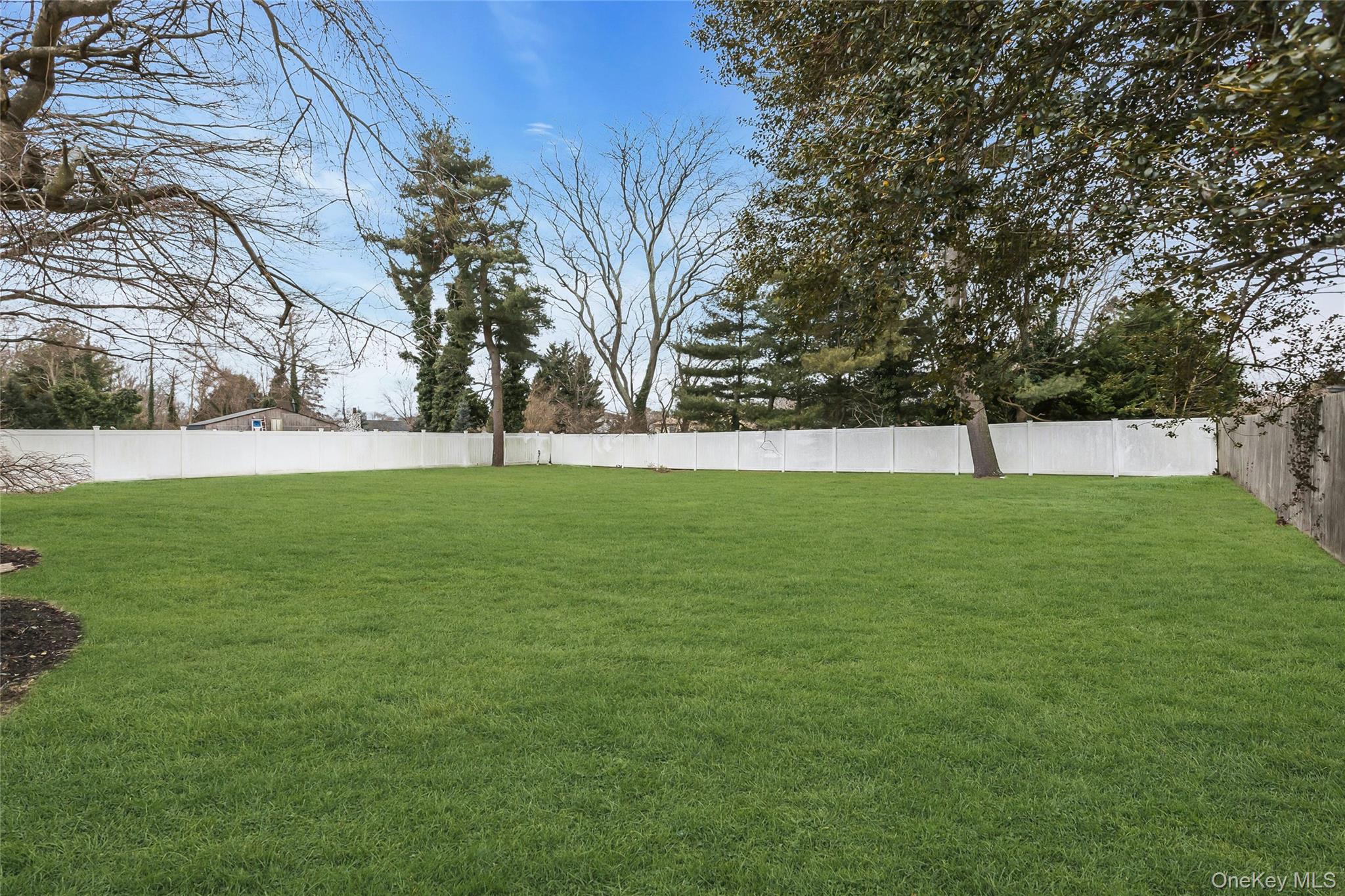 360 Locust Avenue, Oakdale, NY 11769