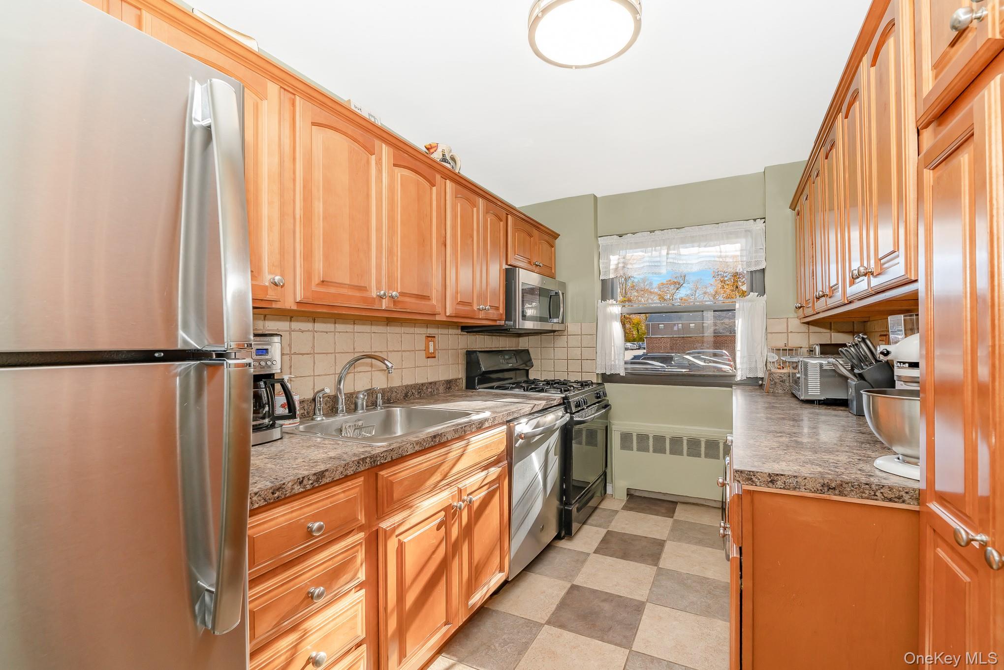 86-40 155th # 1R, Howard Beach, NY 11414