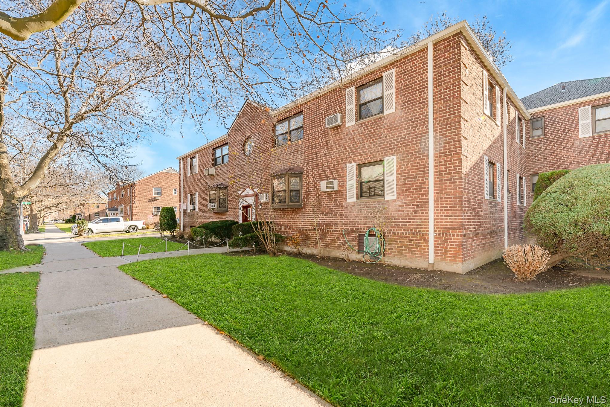 86-40 155th # 1R, Howard Beach, NY 11414