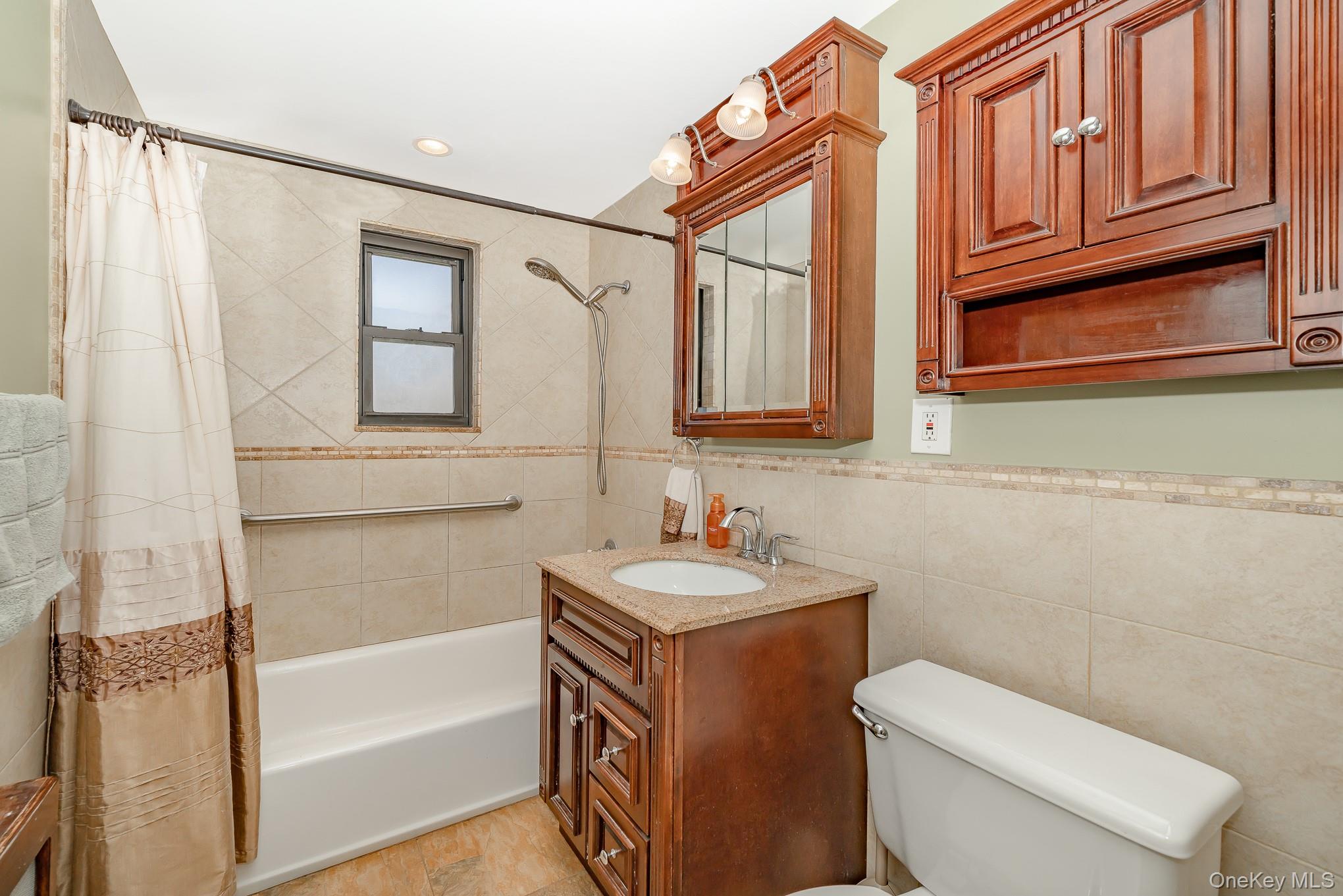 86-40 155th # 1R, Howard Beach, NY 11414