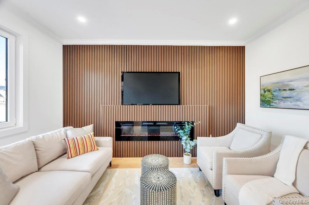 126 Rim Lane, Hicksville, NY 11801