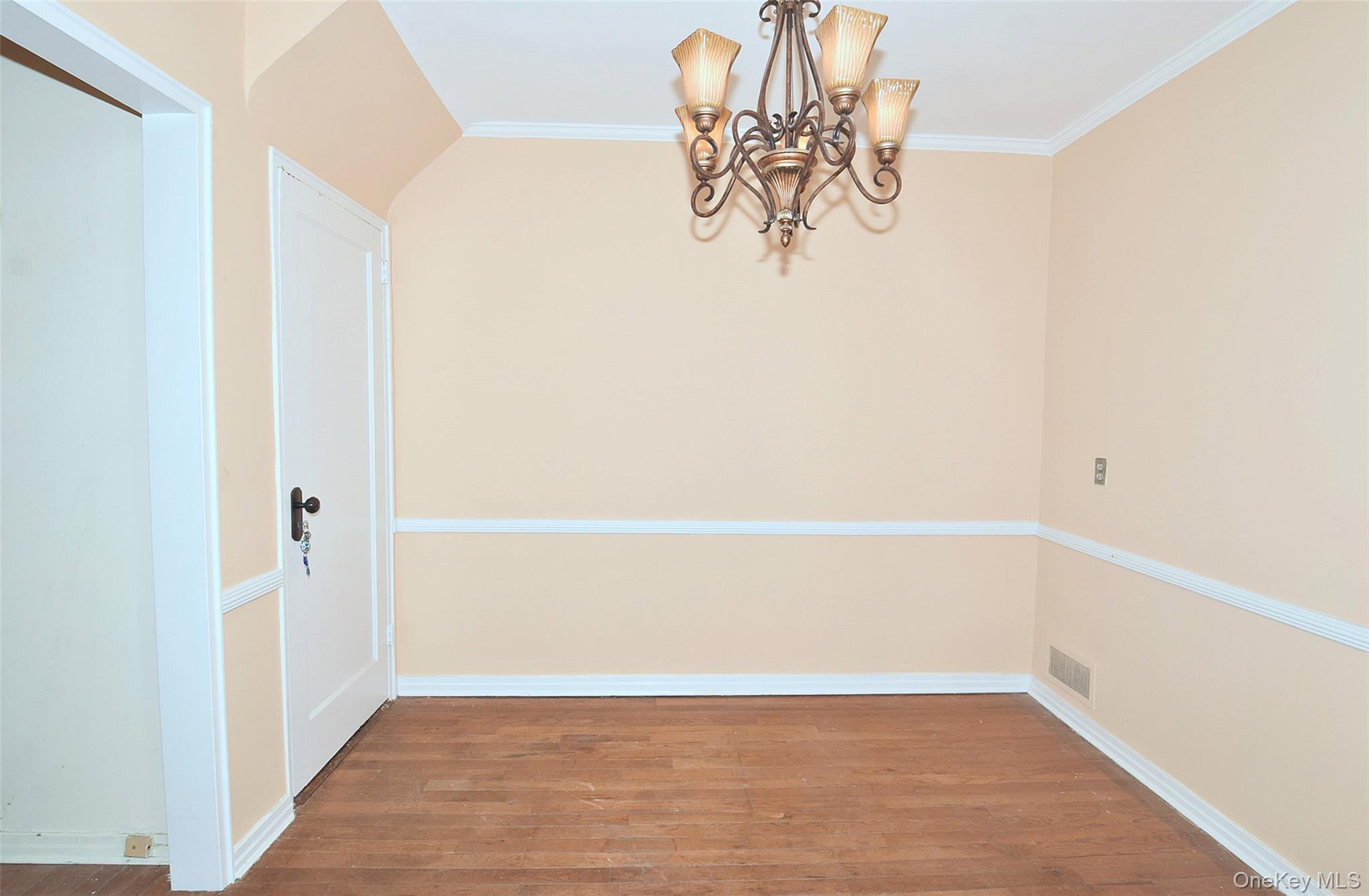 7516 197th Street, Fresh Meadows, NY 11366