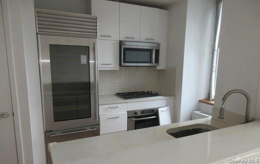 635 W 42 Street # 5F, New York (Manhattan), NY 10036