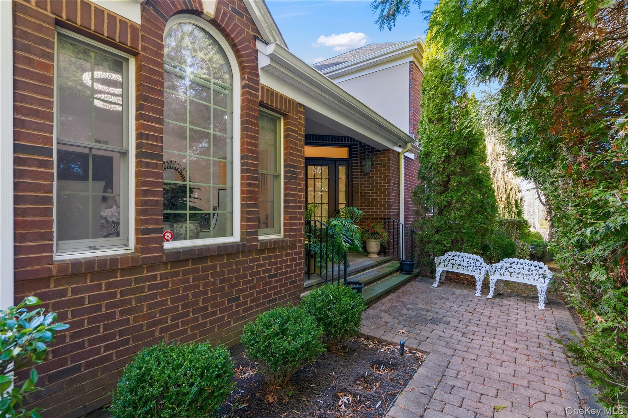 23 Hathaway Lane, Manhasset, NY 11030