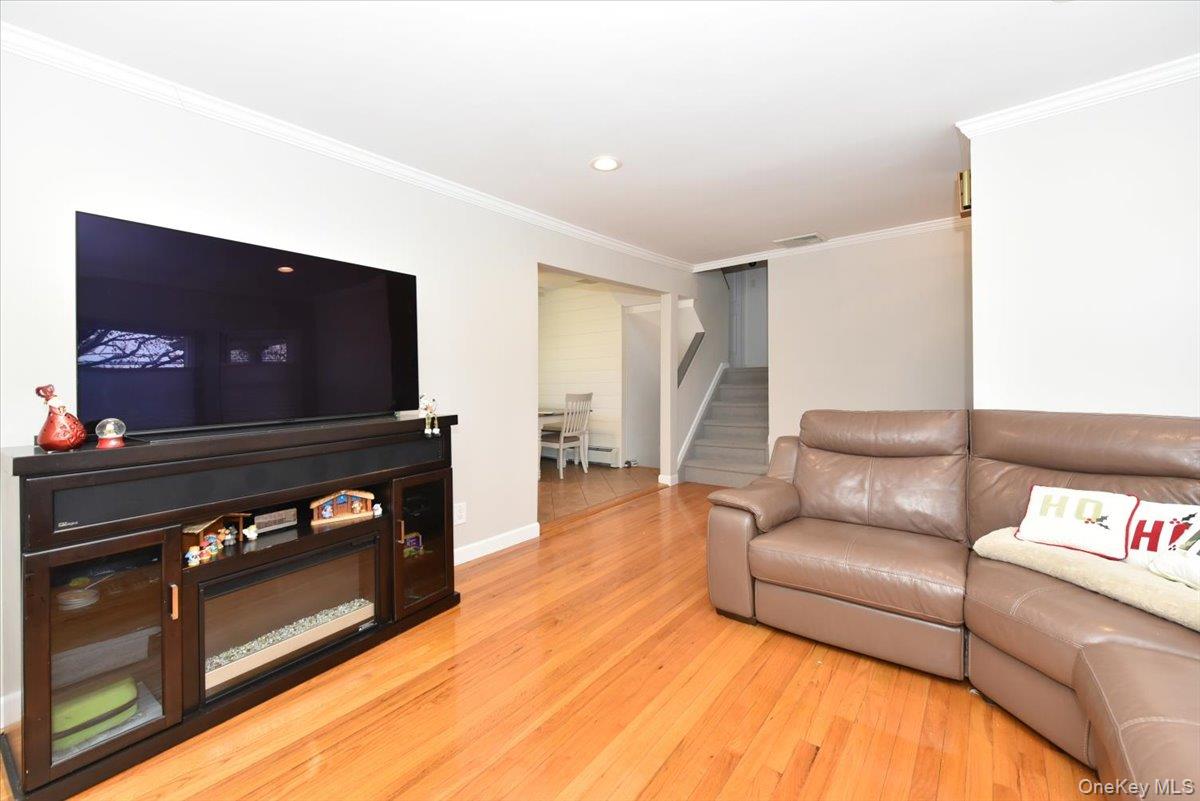 359 Park Lane, Massapequa Park, NY 11762