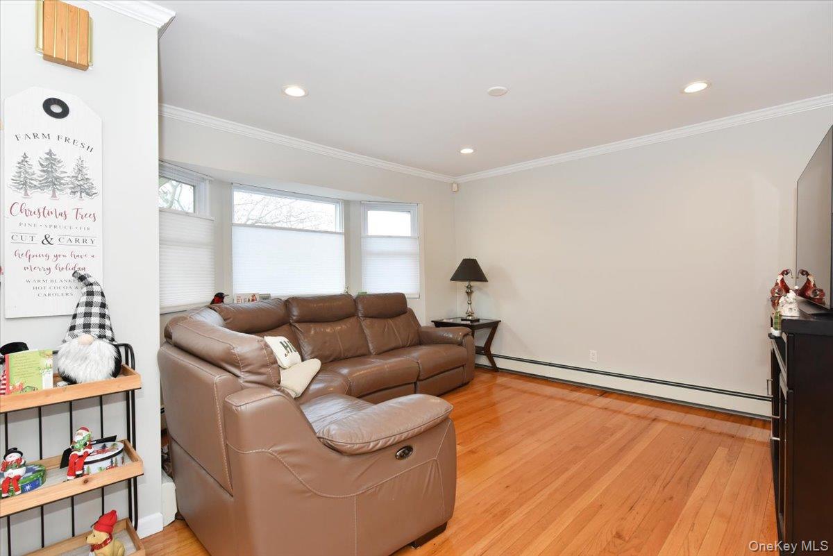 359 Park Lane, Massapequa Park, NY 11762