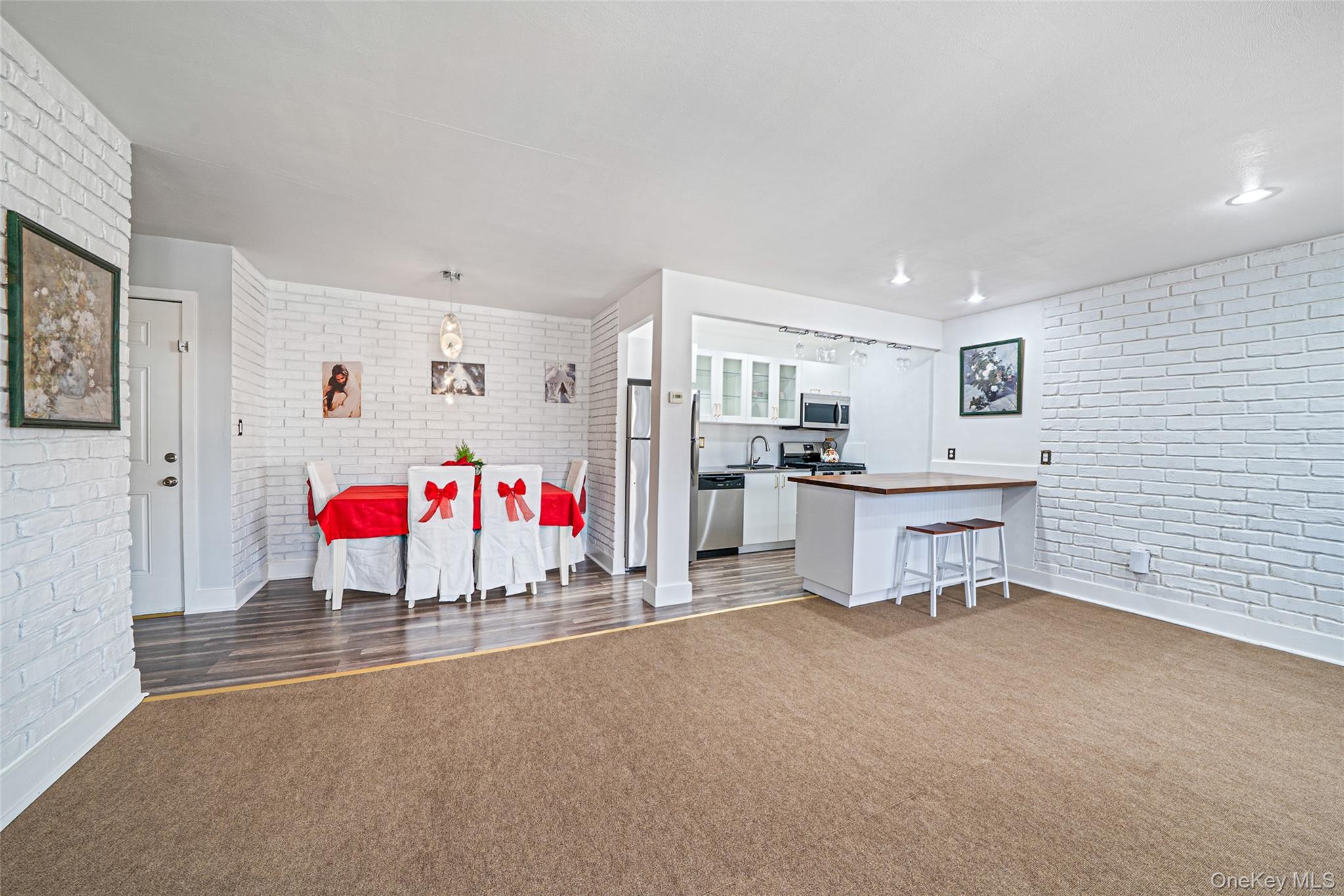 460 Old Town Road # 5L, Port Jefferson Station, NY 11776