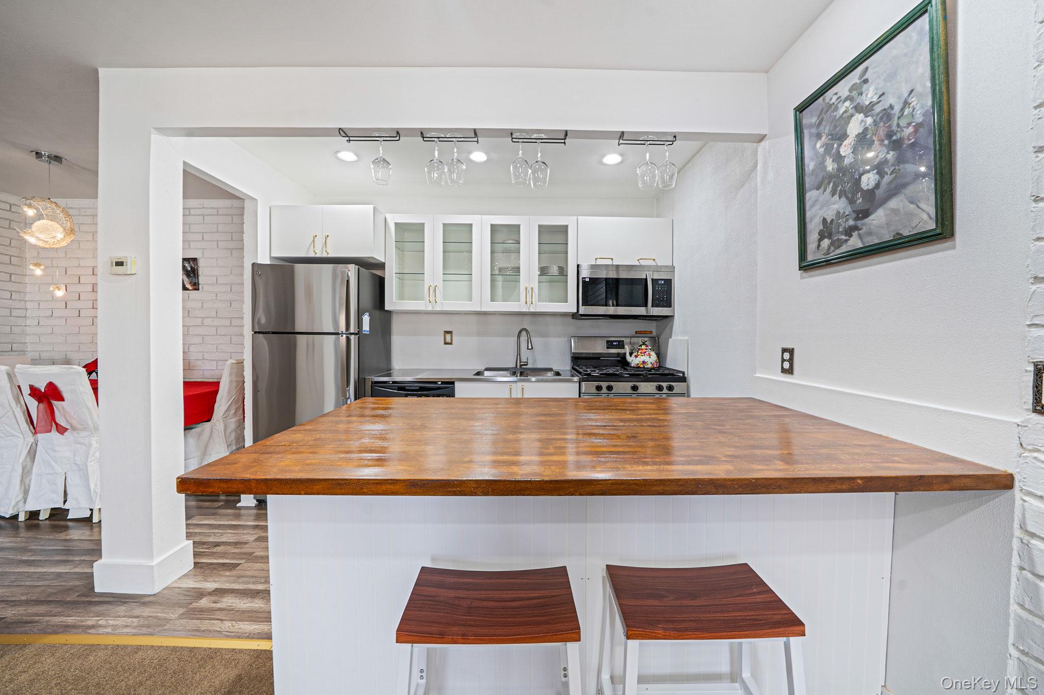 460 Old Town Road # 5L, Port Jefferson Station, NY 11776