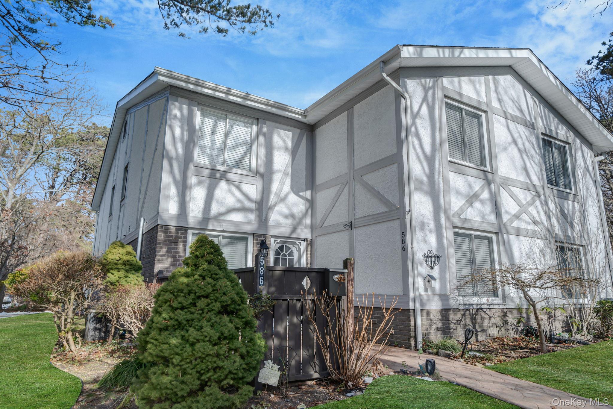 586 Blue Ridge Drive, Medford, NY 11763