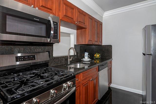 150 Lake Pointe Drive # 150, Middle Island, NY 11953