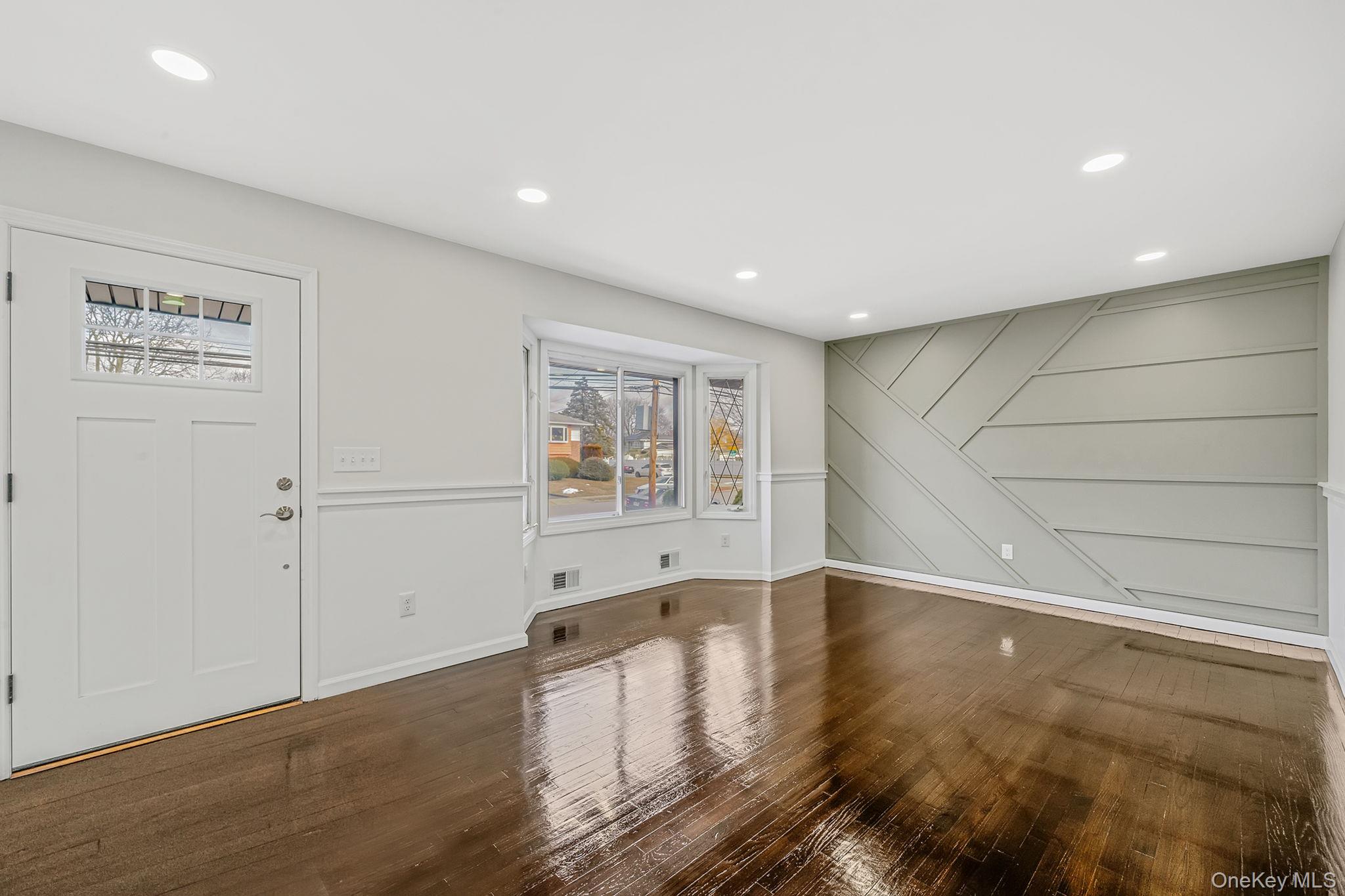 20 Bowling Lane, Deer Park, NY 11729