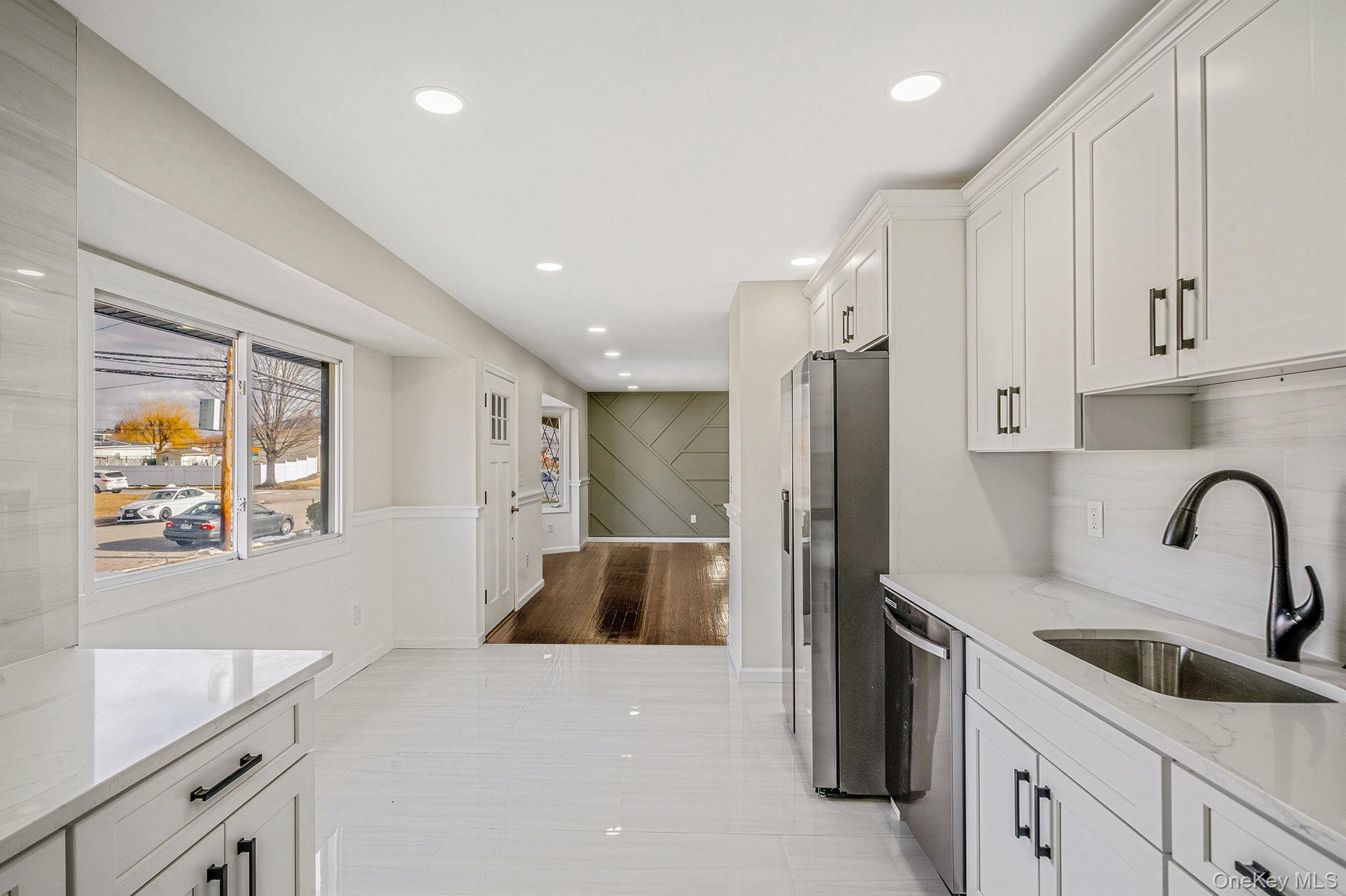 20 Bowling Lane, Deer Park, NY 11729