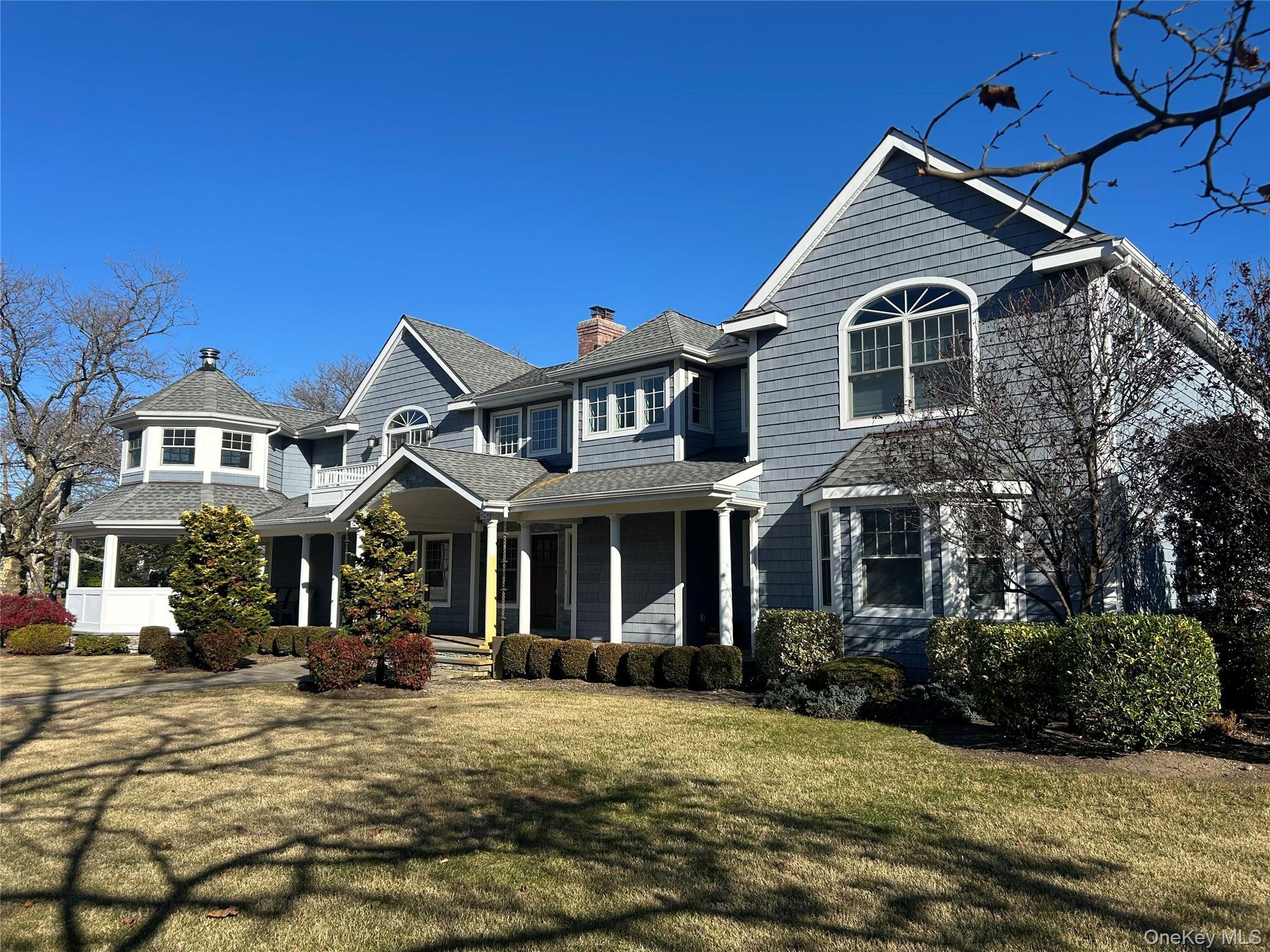 183 Tahlulah Lane, West Islip, NY 11795