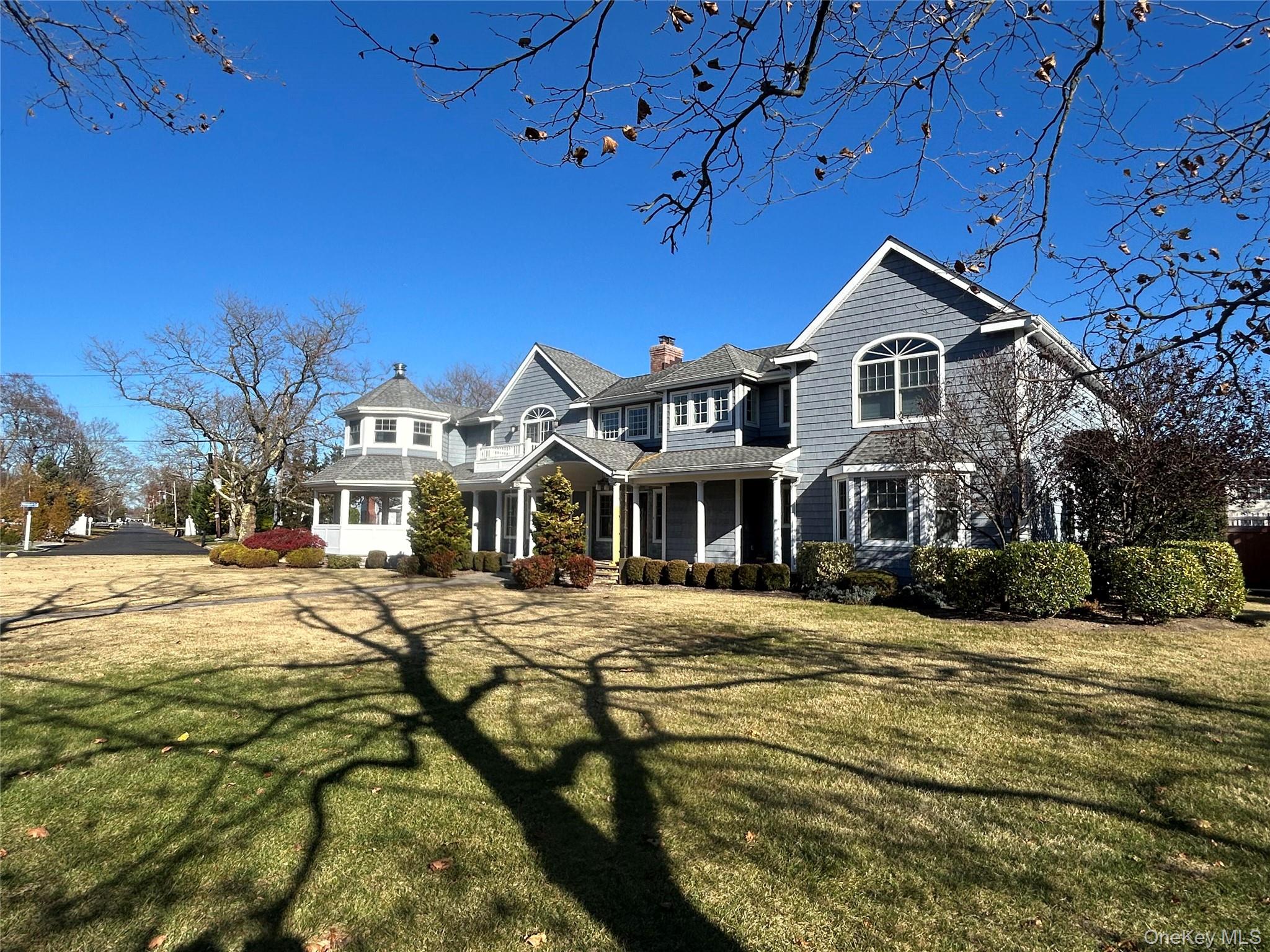 183 Tahlulah Lane, West Islip, NY 11795