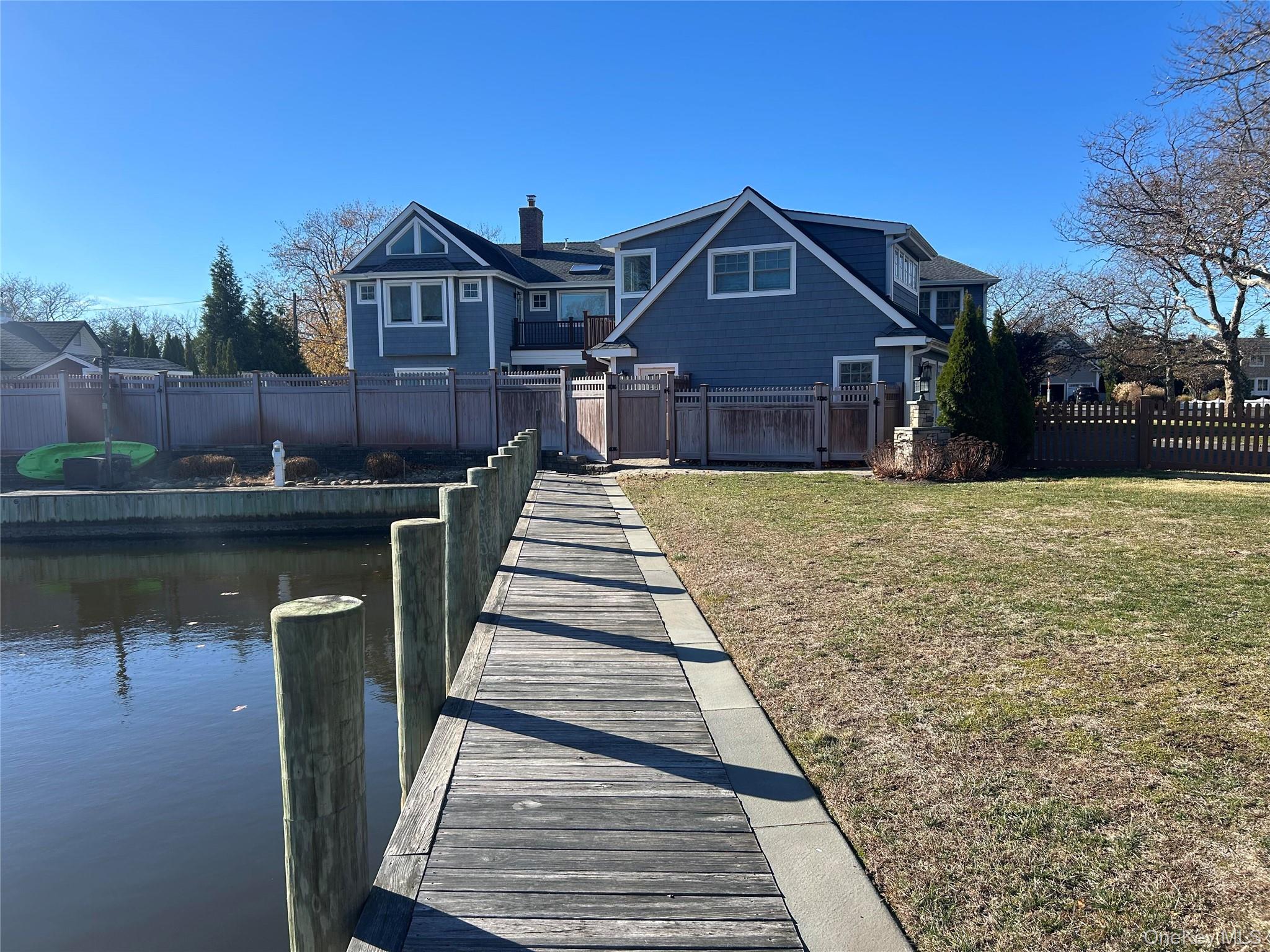 183 Tahlulah Lane, West Islip, NY 11795