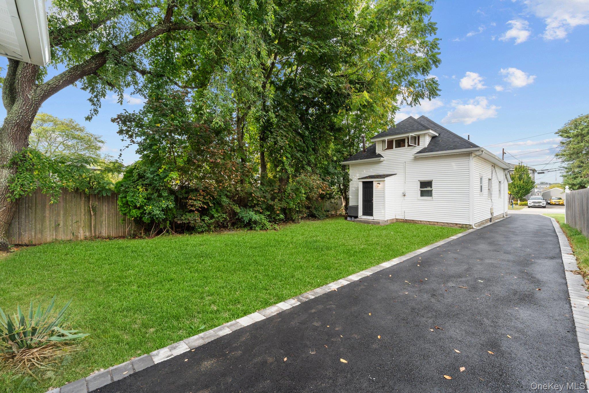 15 E Hamilton Avenue, Massapequa, NY 11758