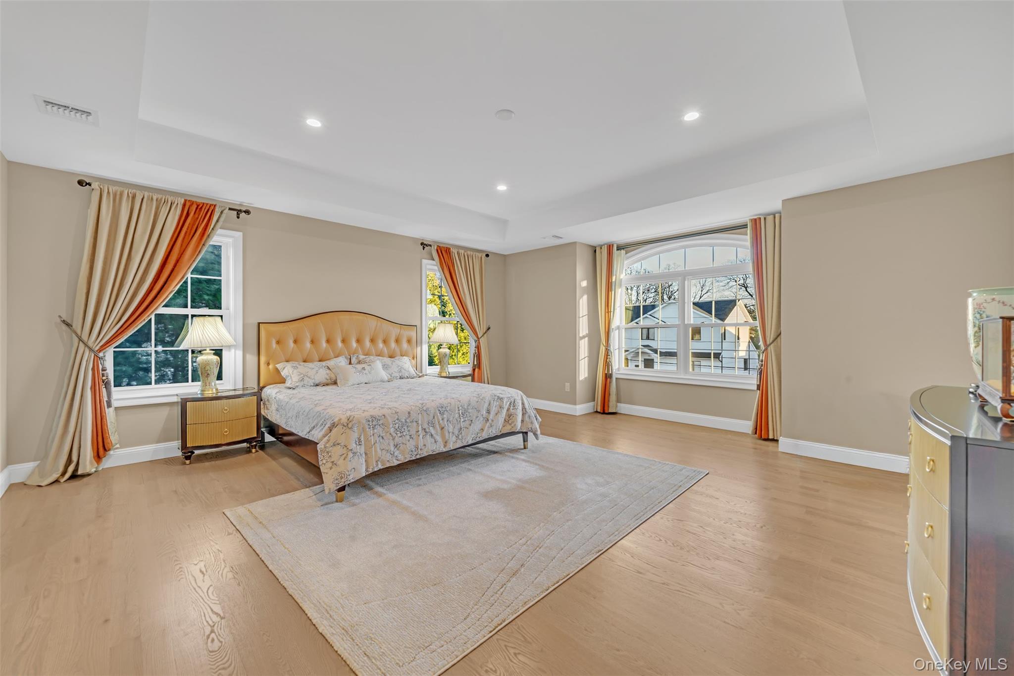 76 Northern Parkway W, Plainview, NY 11803