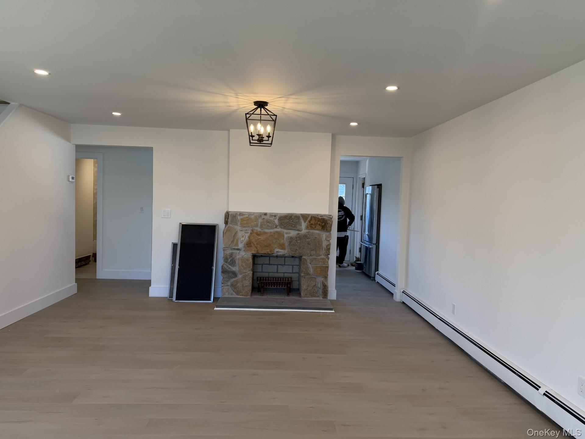 15 Bond Lane, Hicksville, NY 11801