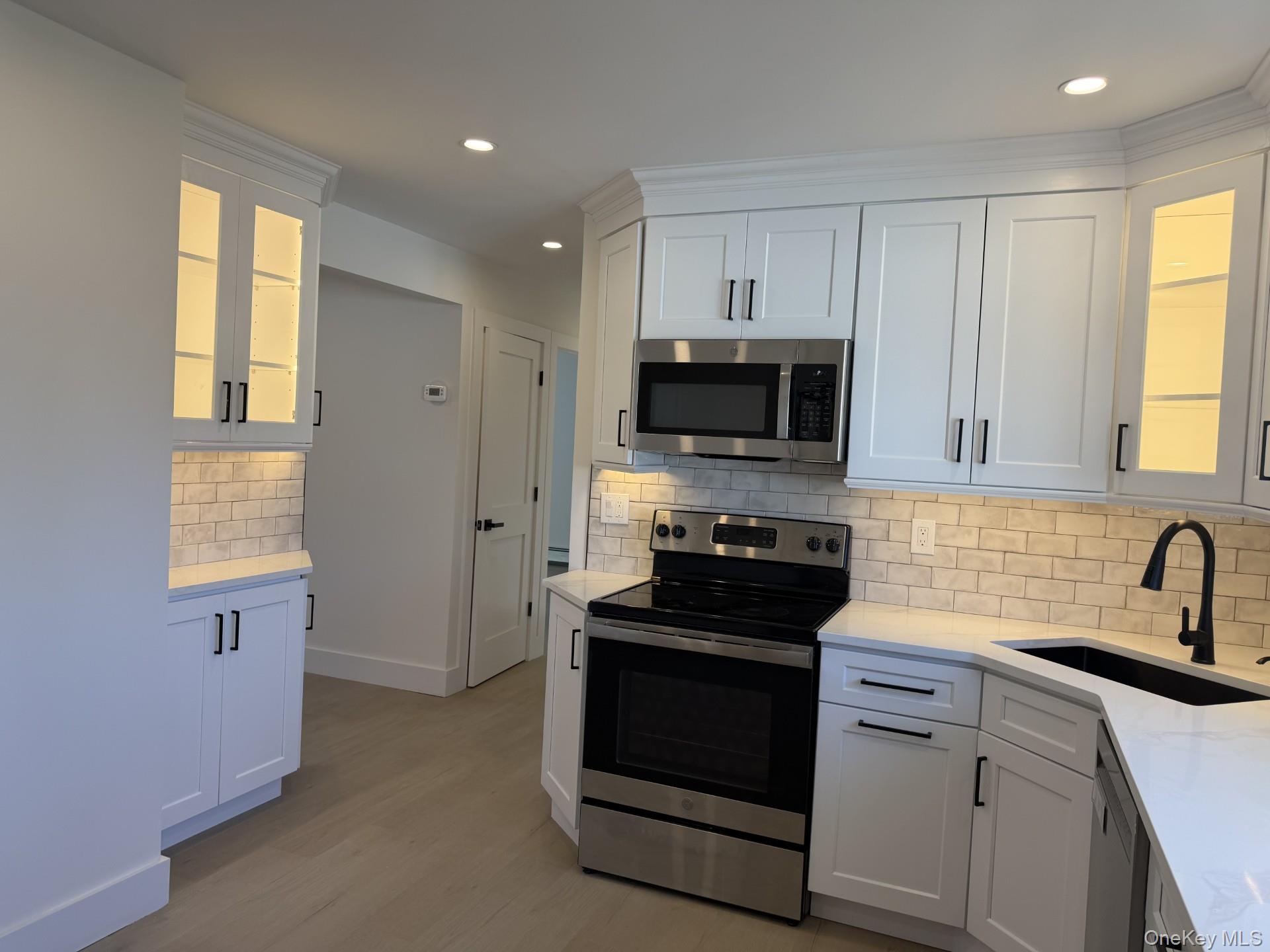 15 Bond Lane, Hicksville, NY 11801