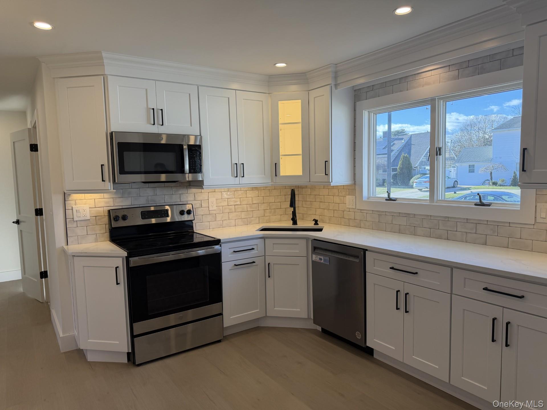 15 Bond Lane, Hicksville, NY 11801