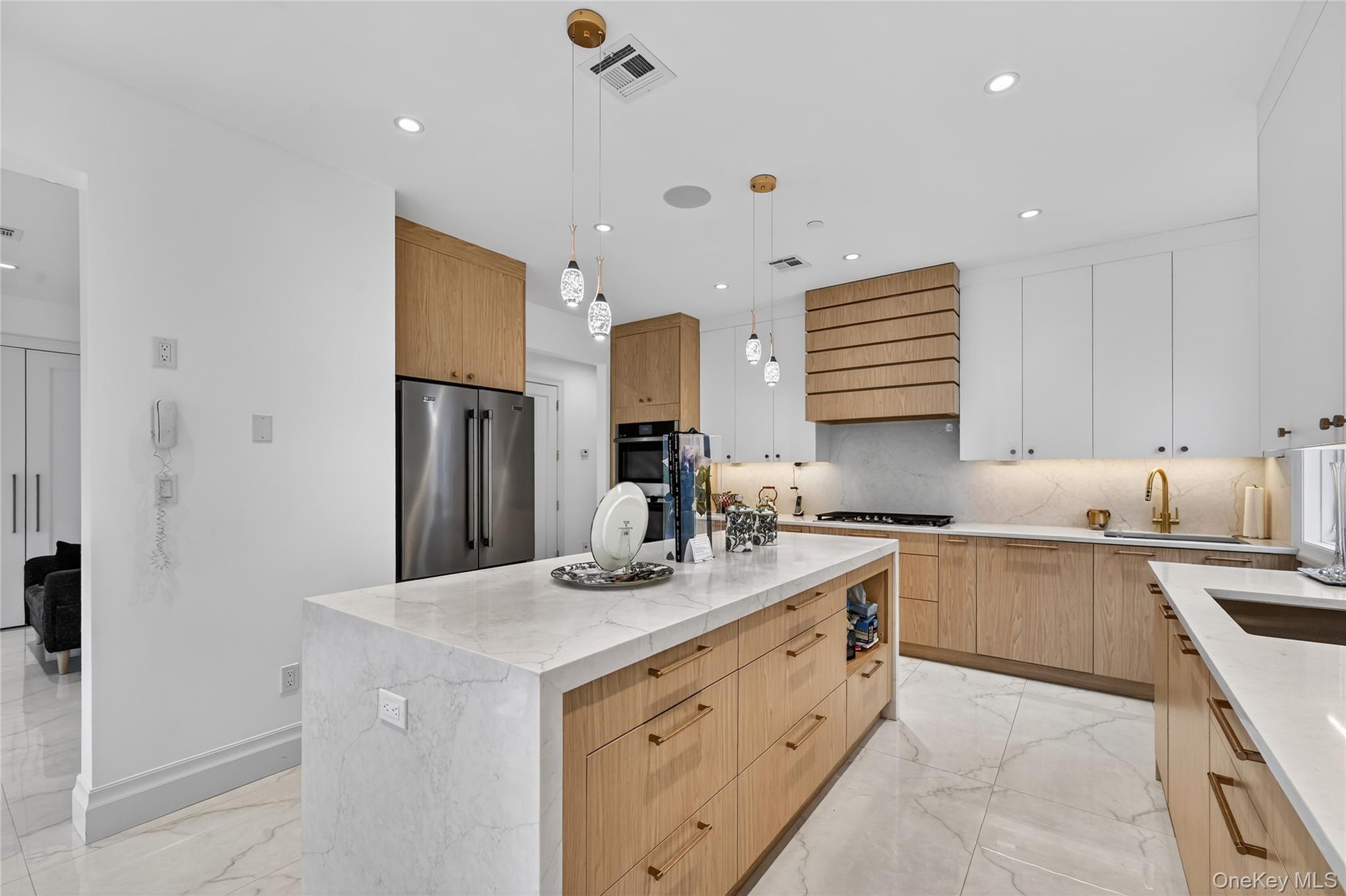 27 Ellish Parkway # 202, Spring Valley, NY 10977