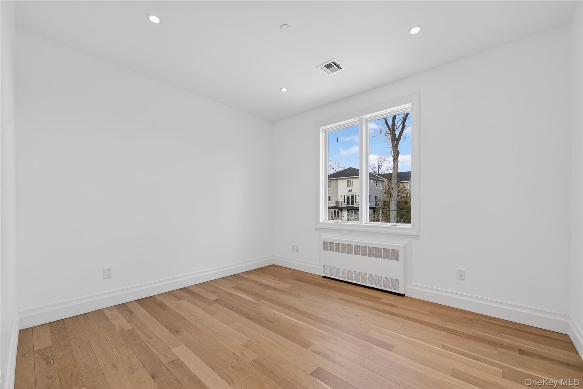 27 Ellish Parkway # 202, Spring Valley, NY 10977